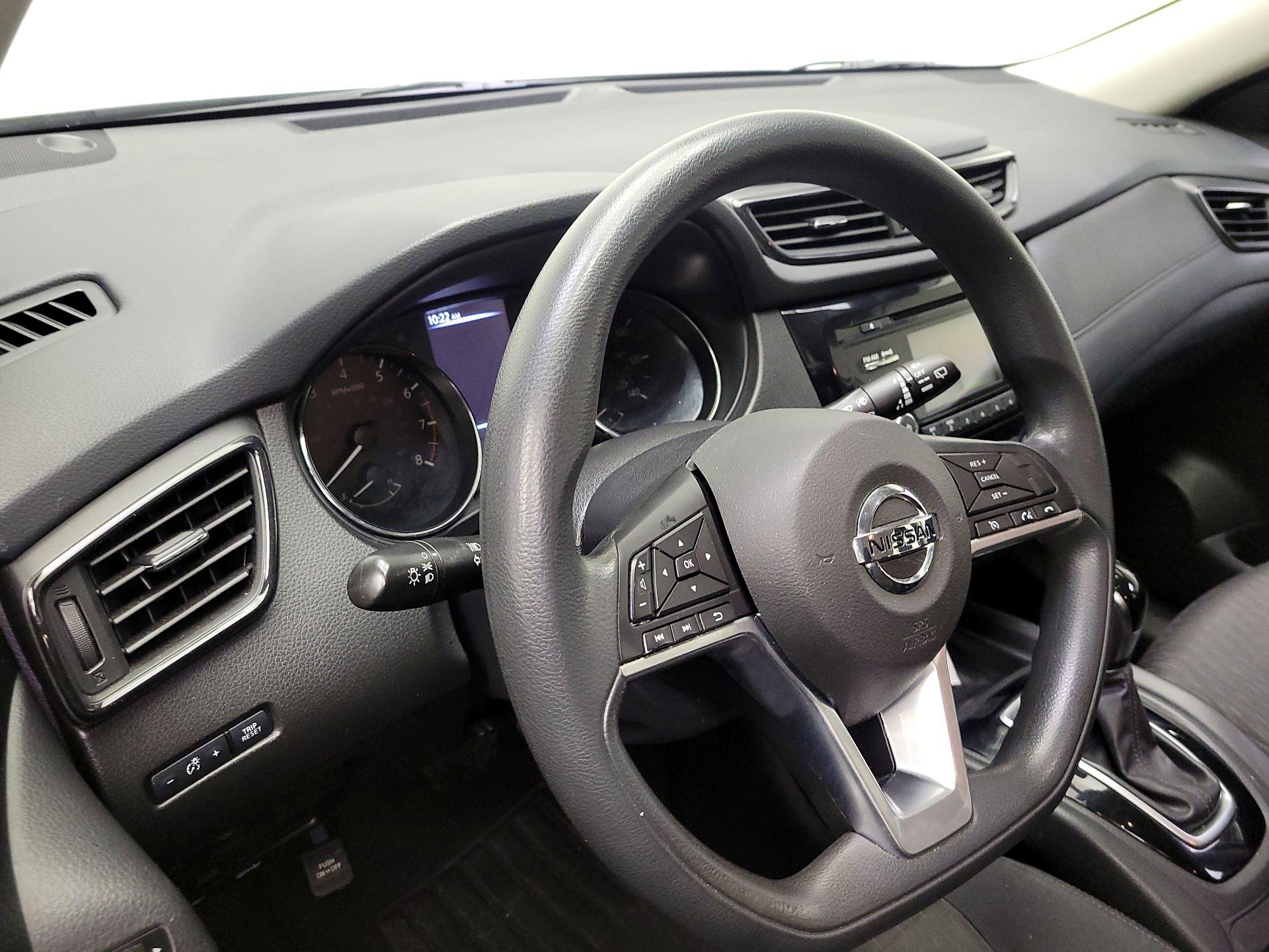 Thumbnail: 2017 Nissan Rogue - 9