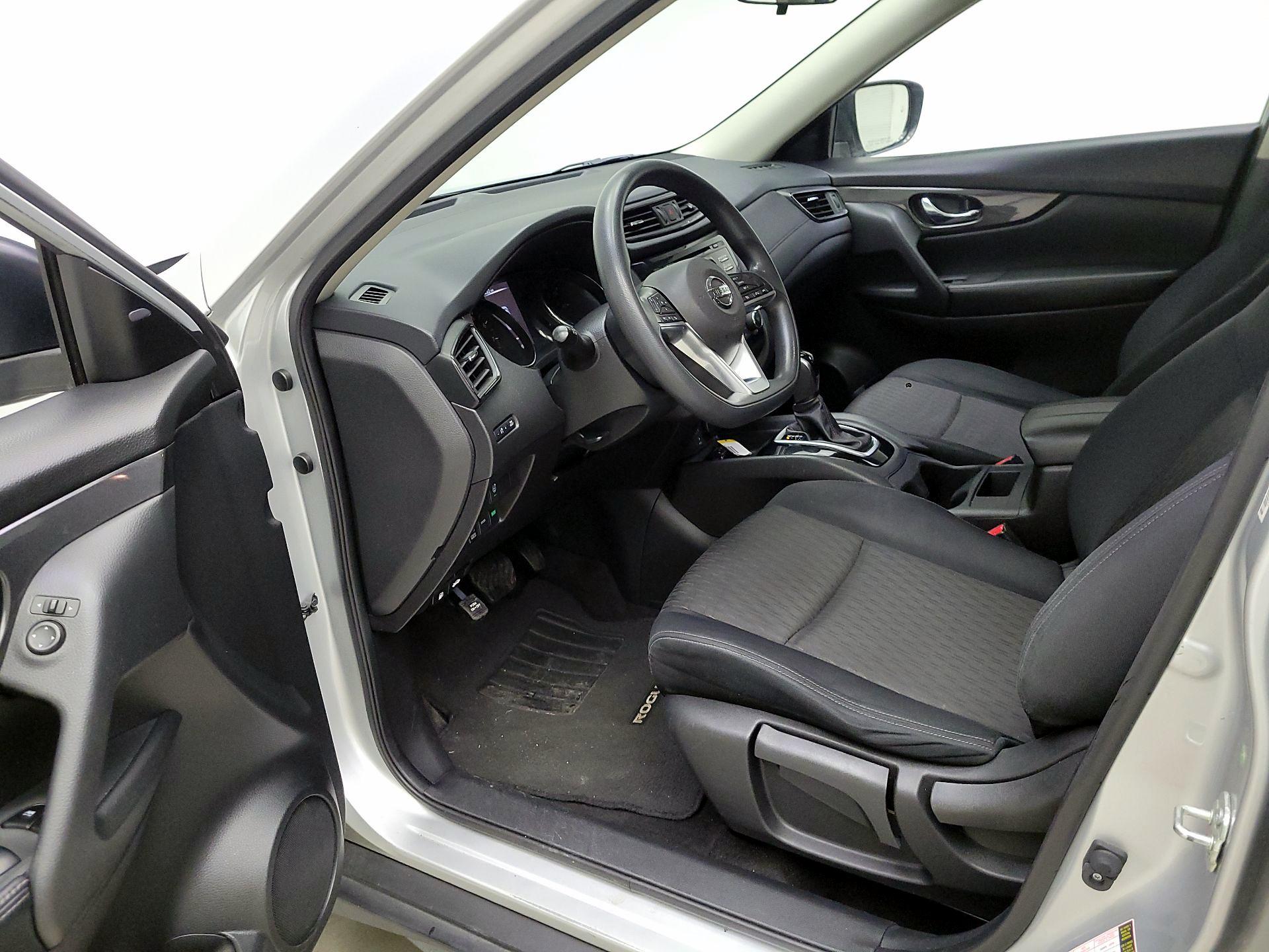 Thumbnail: 2017 Nissan Rogue - 11