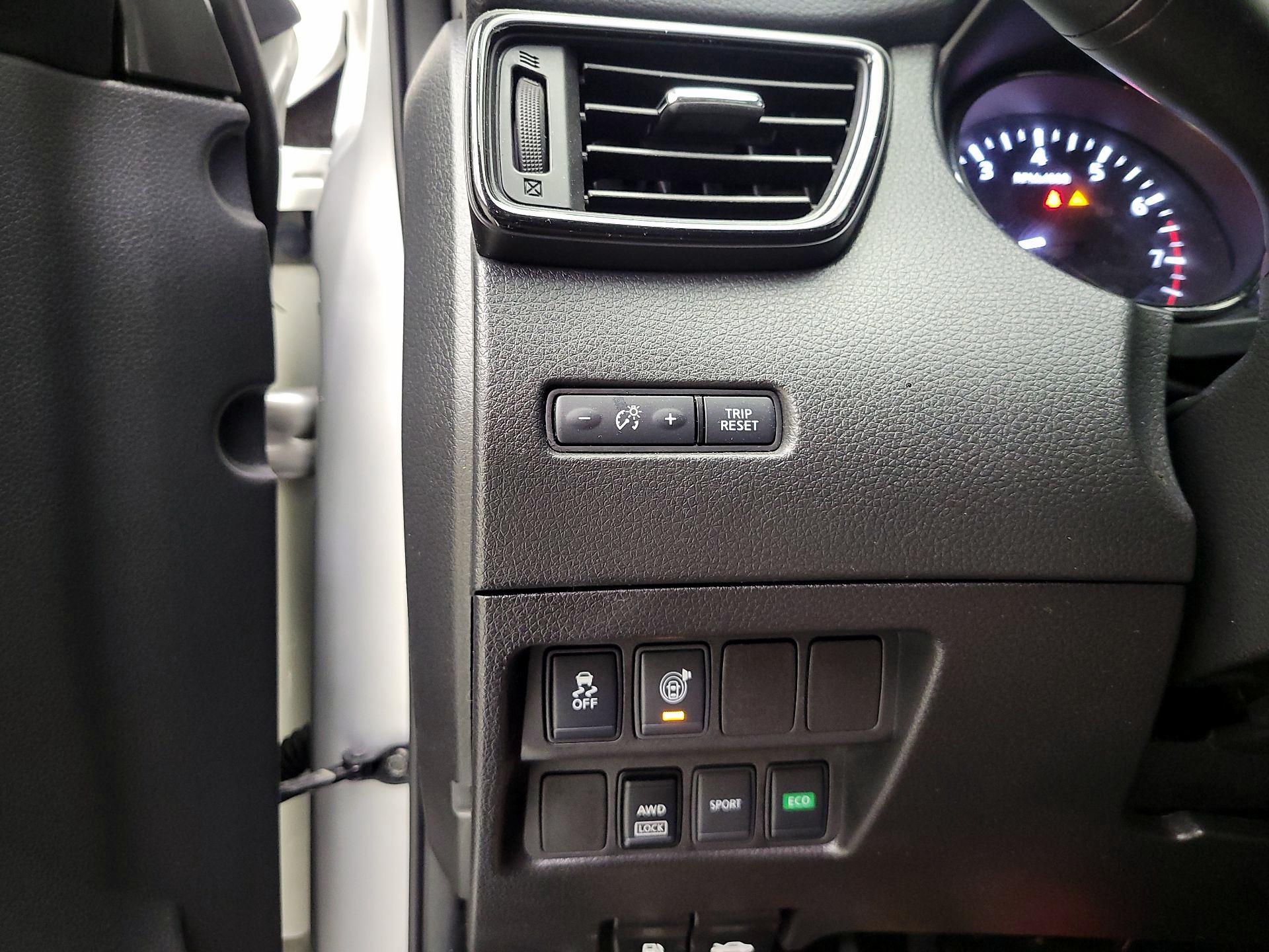 Thumbnail: 2017 Nissan Rogue - 13