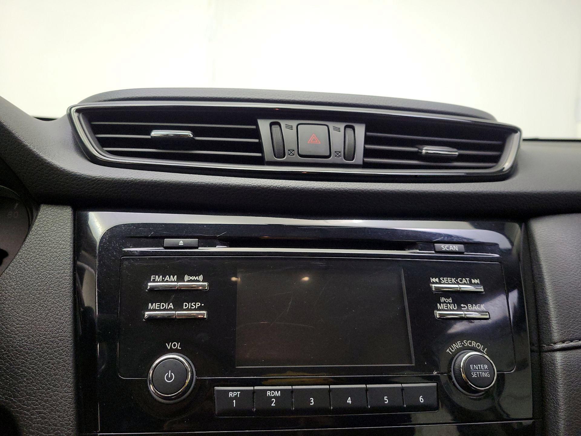 Thumbnail: 2017 Nissan Rogue - 15