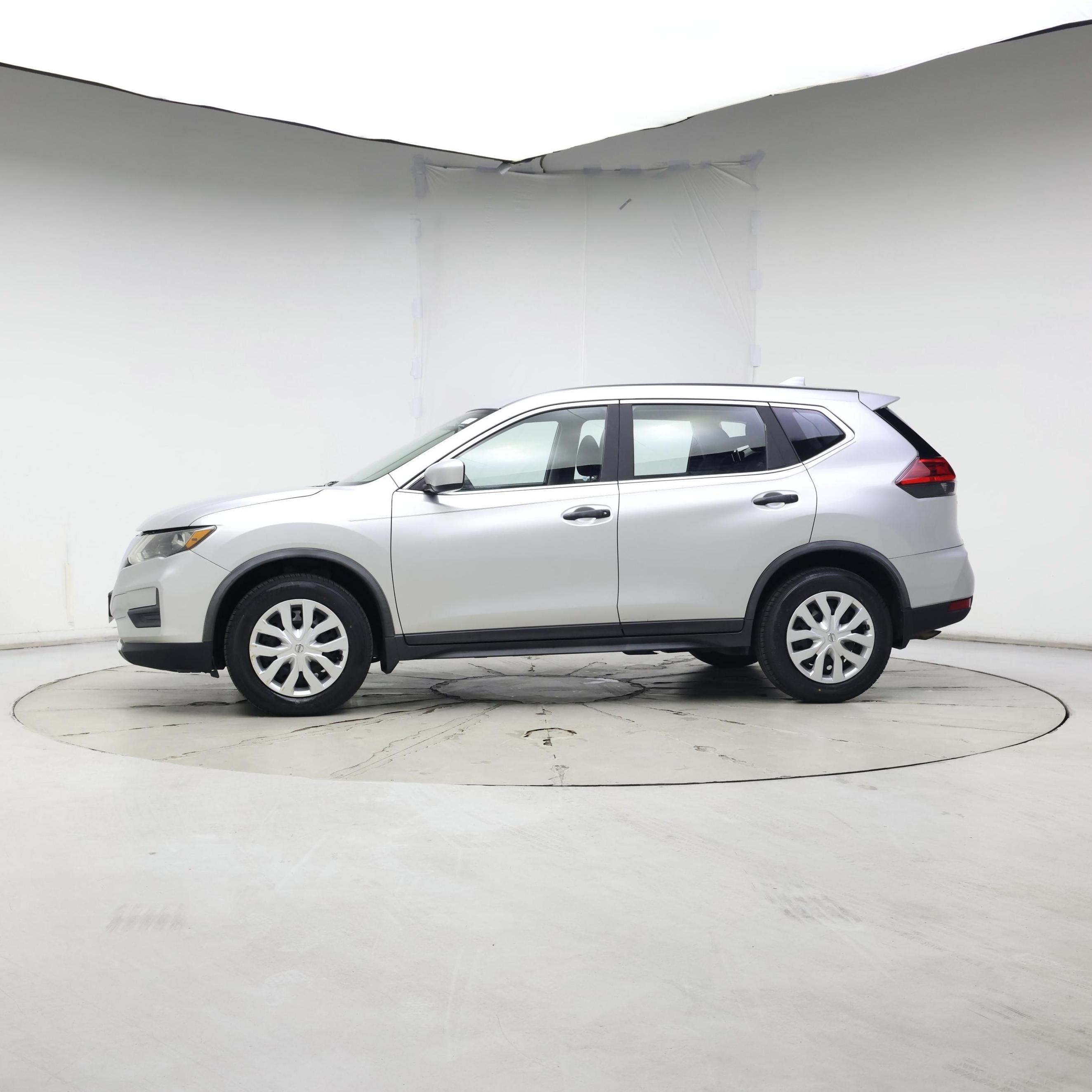 Thumbnail: 2017 Nissan Rogue - 3