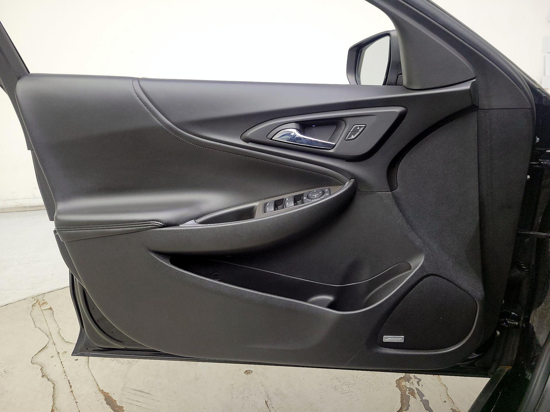 Thumbnail: 2018 Chevrolet Malibu - 12