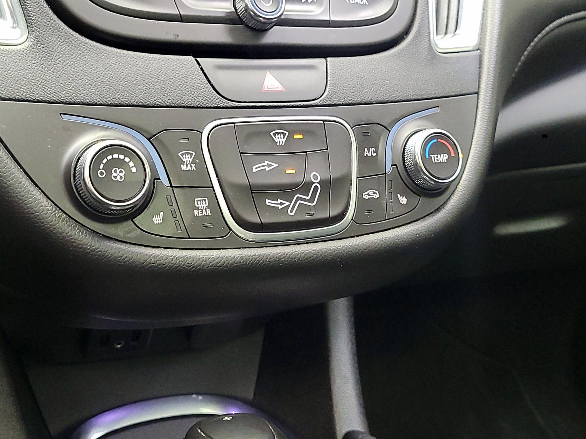 Thumbnail: 2018 Chevrolet Malibu - 17