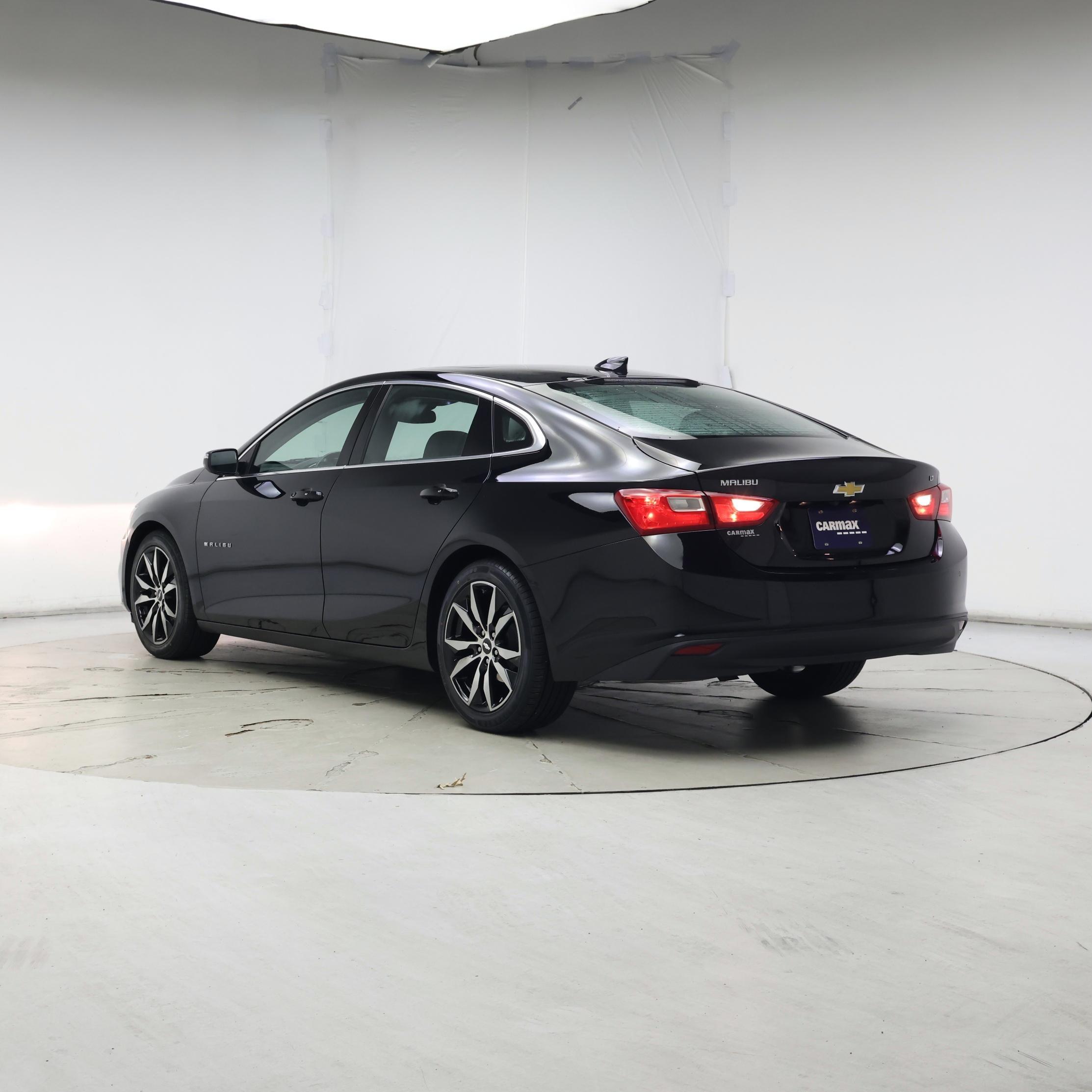 Thumbnail: 2018 Chevrolet Malibu - 2