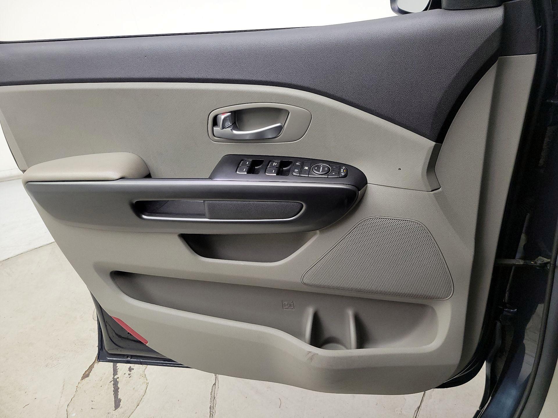 Thumbnail: 2017 Kia Sedona - 12