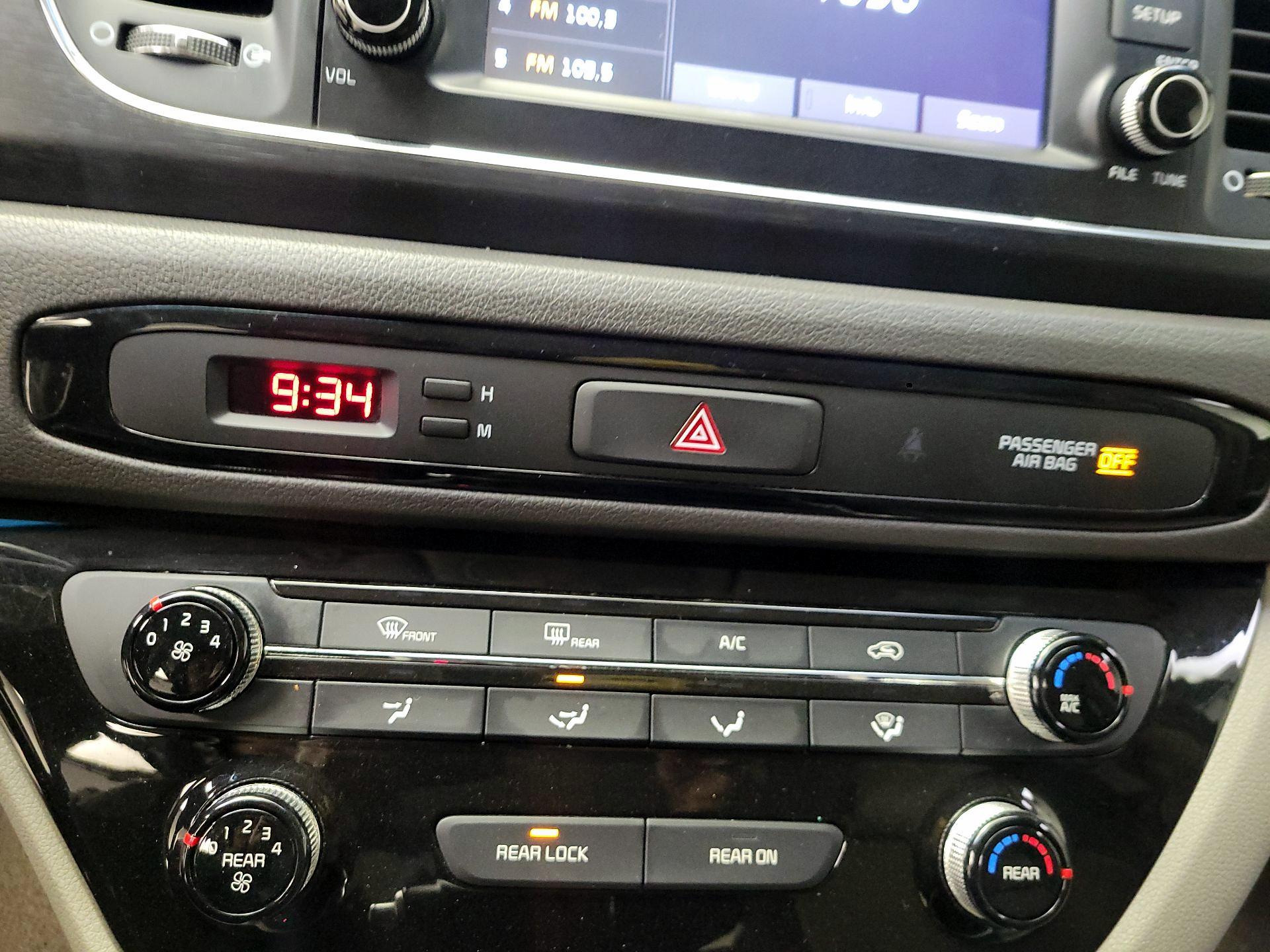 Thumbnail: 2017 Kia Sedona - 16