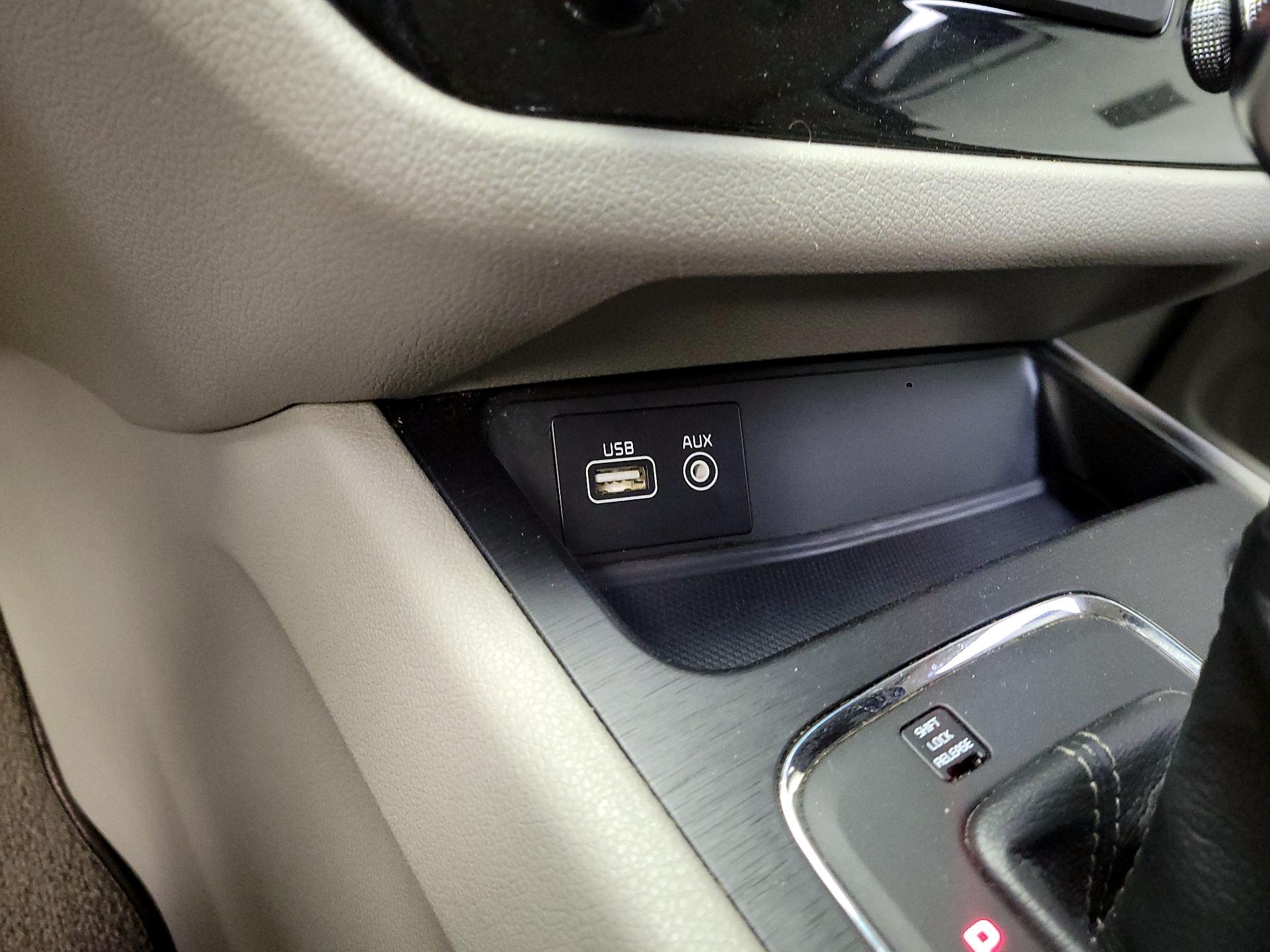 Thumbnail: 2017 Kia Sedona - 18