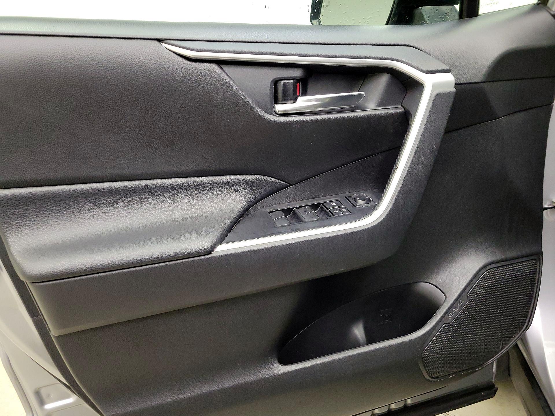 Thumbnail: 2020 Toyota RAV4 - 12