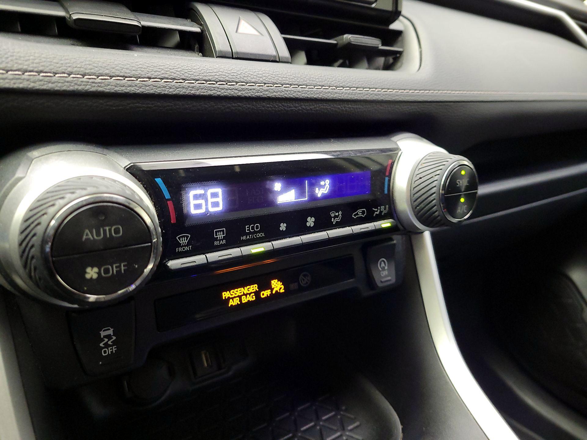 Thumbnail: 2020 Toyota RAV4 - 17