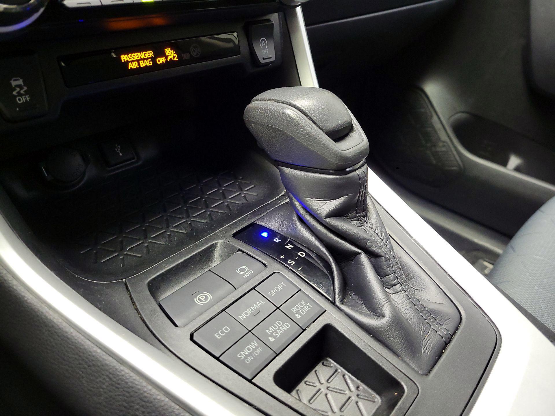 Thumbnail: 2020 Toyota RAV4 - 18