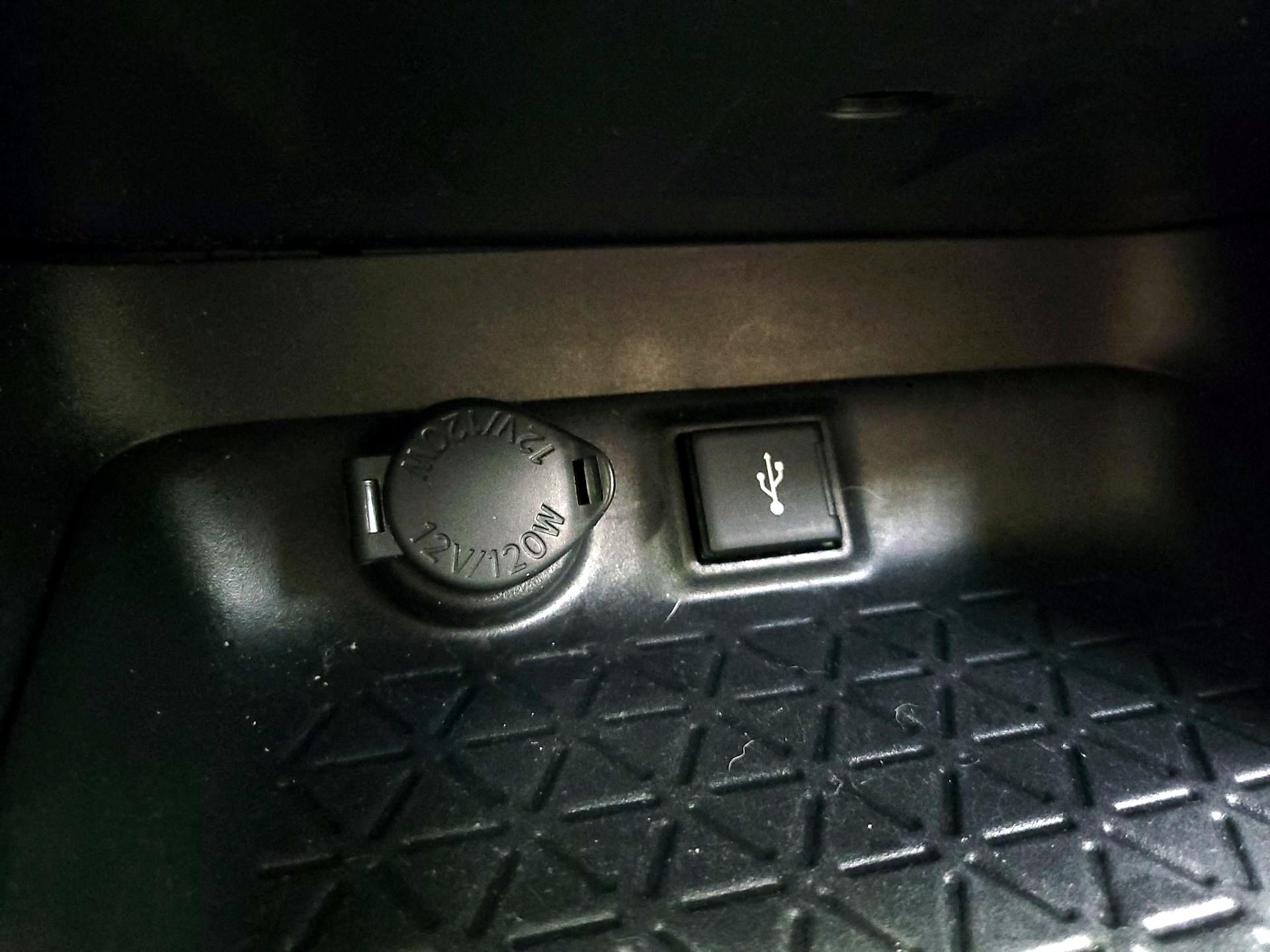 Thumbnail: 2020 Toyota RAV4 - 19