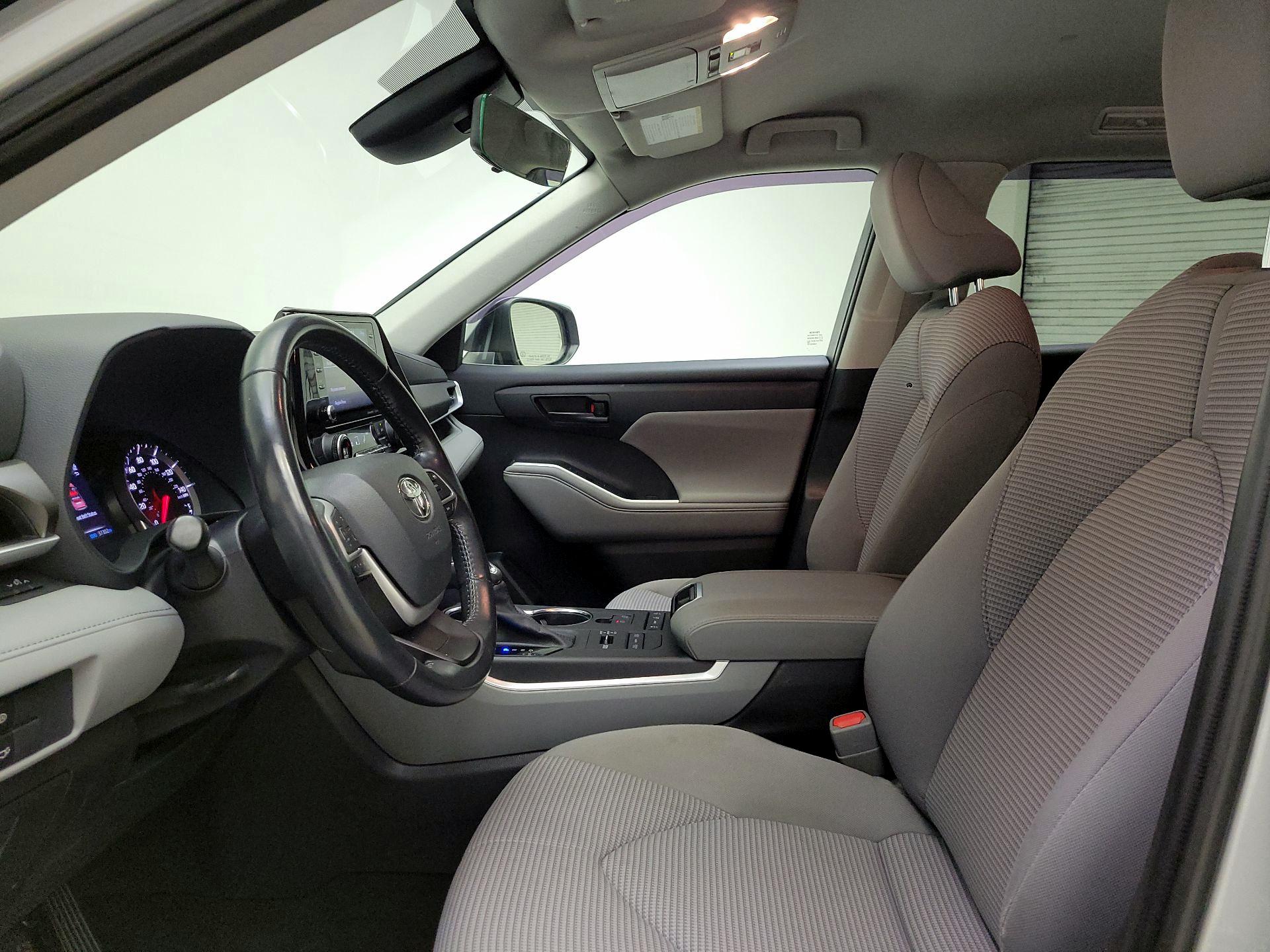 Thumbnail: 2022 Toyota Highlander - 11