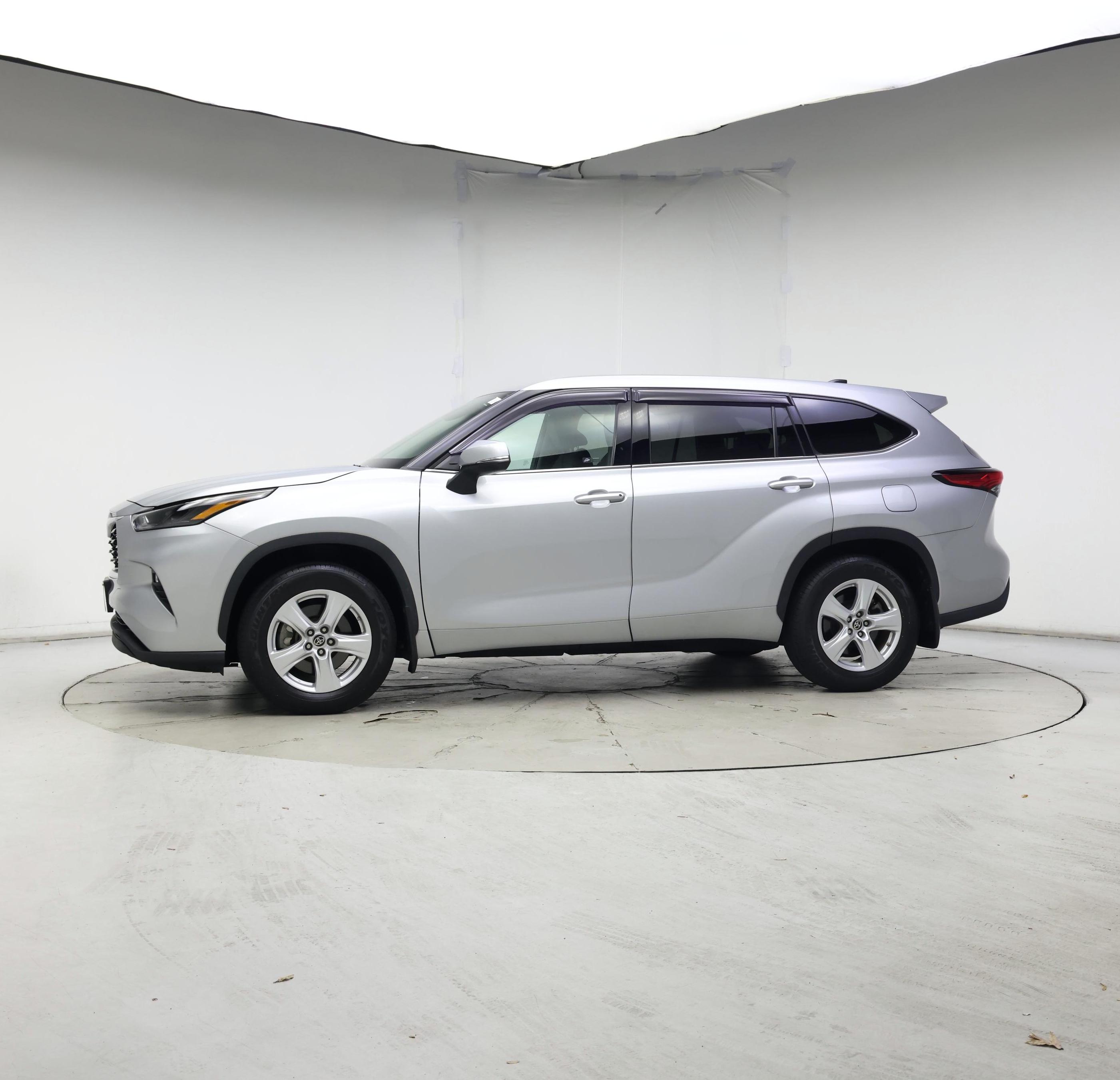 Thumbnail: 2022 Toyota Highlander - 3