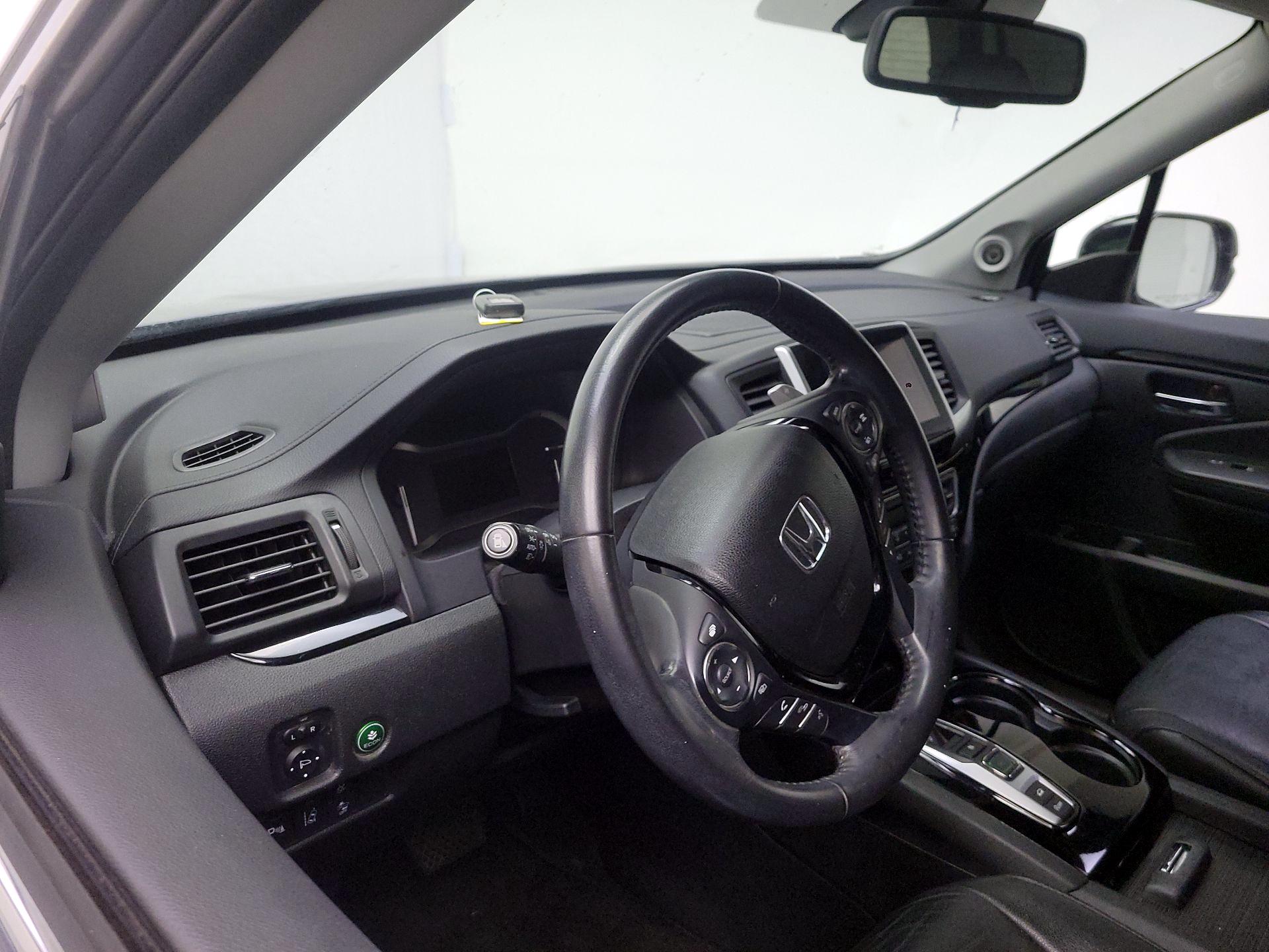 Thumbnail: 2016 Honda Pilot - 9