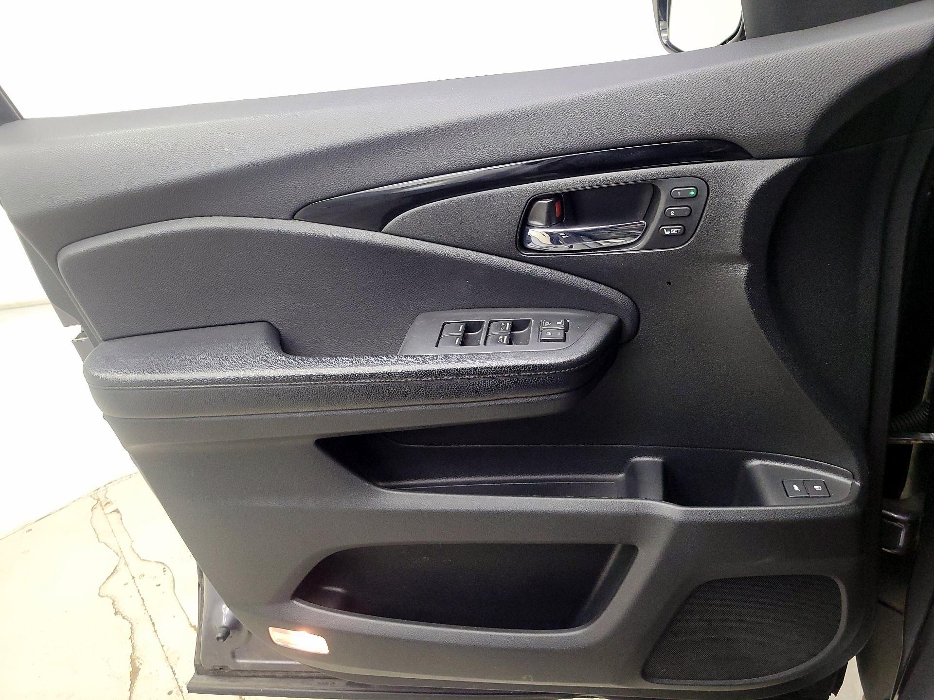 Thumbnail: 2016 Honda Pilot - 12