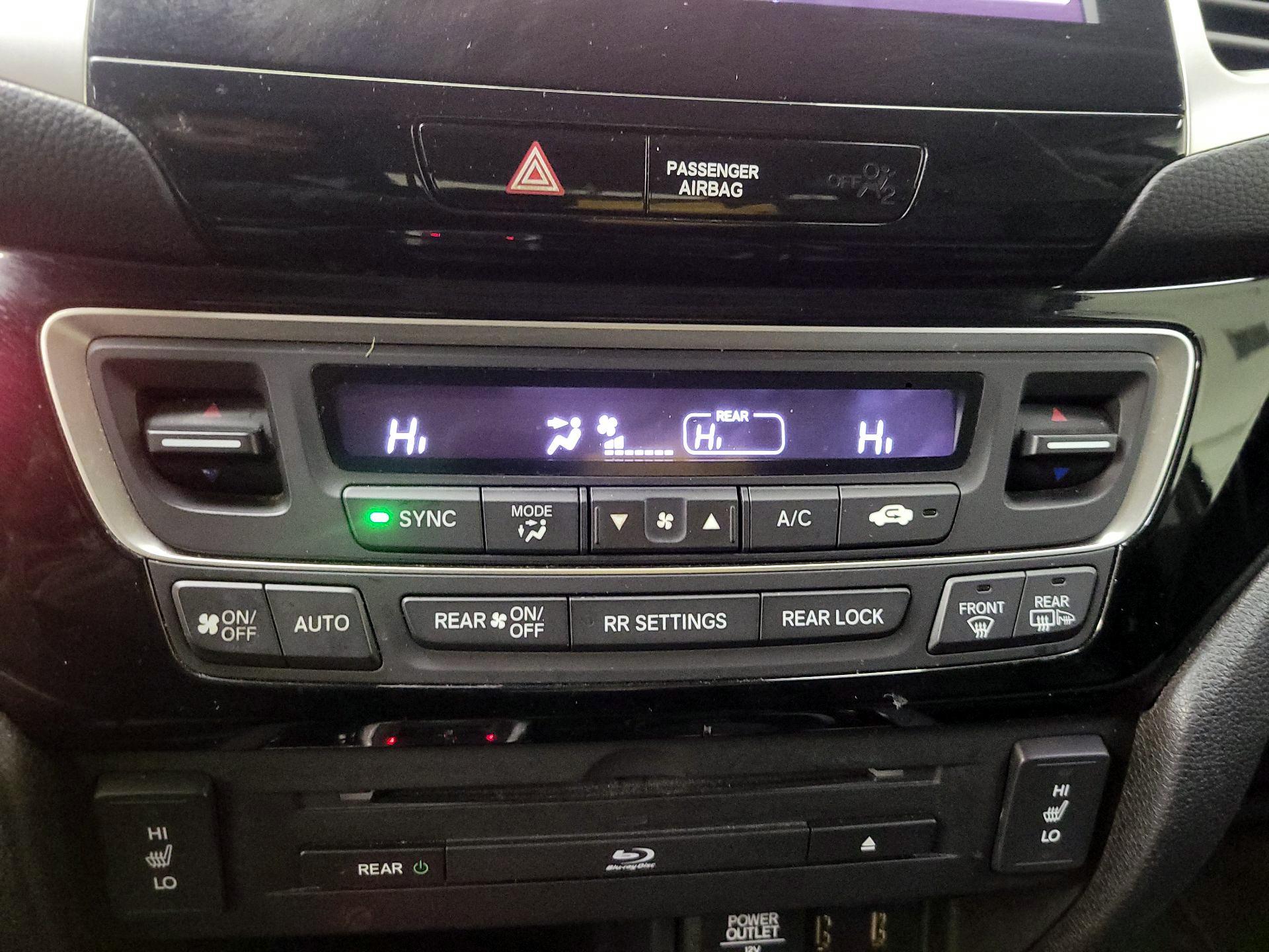 Thumbnail: 2016 Honda Pilot - 16