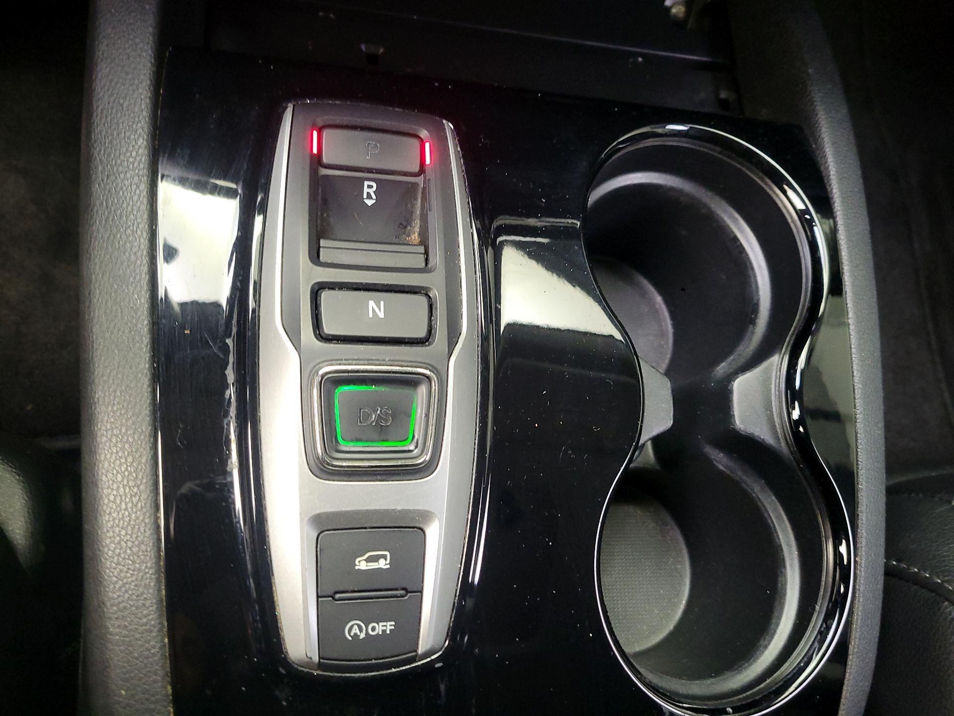 Thumbnail: 2016 Honda Pilot - 17