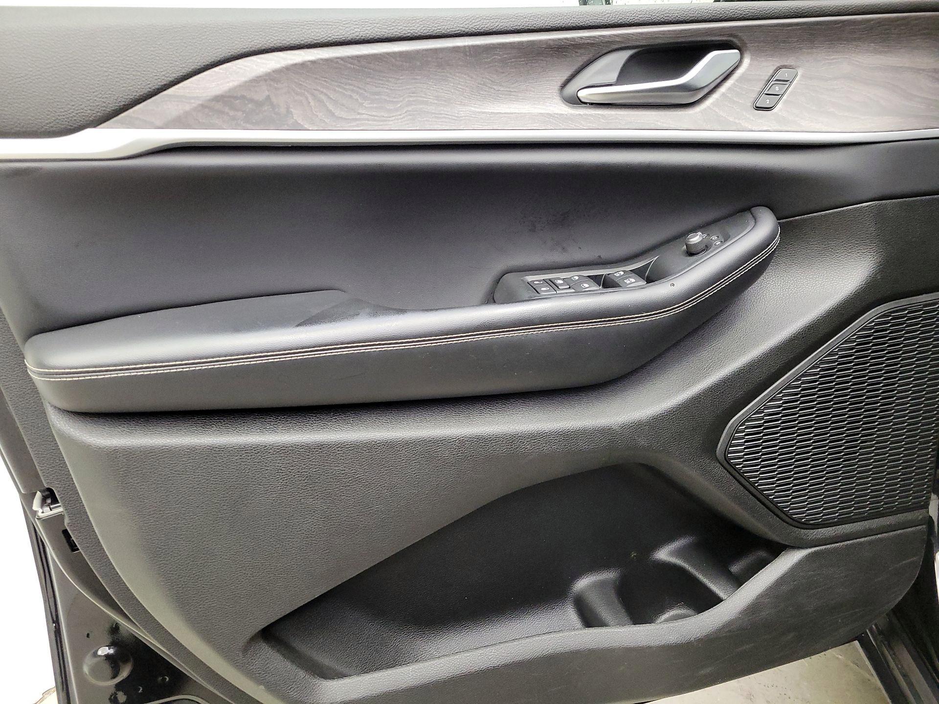 Thumbnail: 2023 Jeep Grand Cherokee - 12