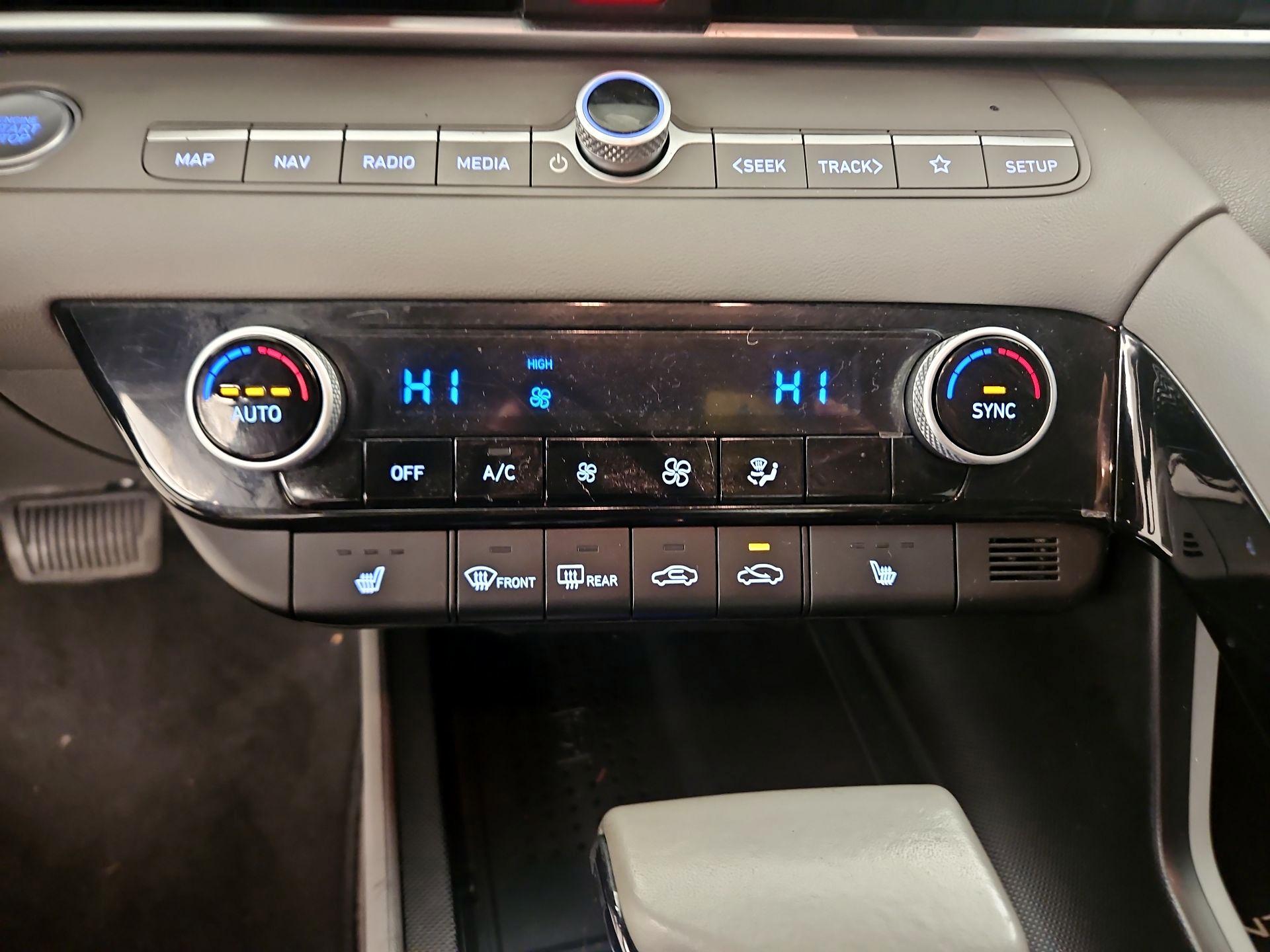 Thumbnail: 2023 Hyundai Elantra - 17