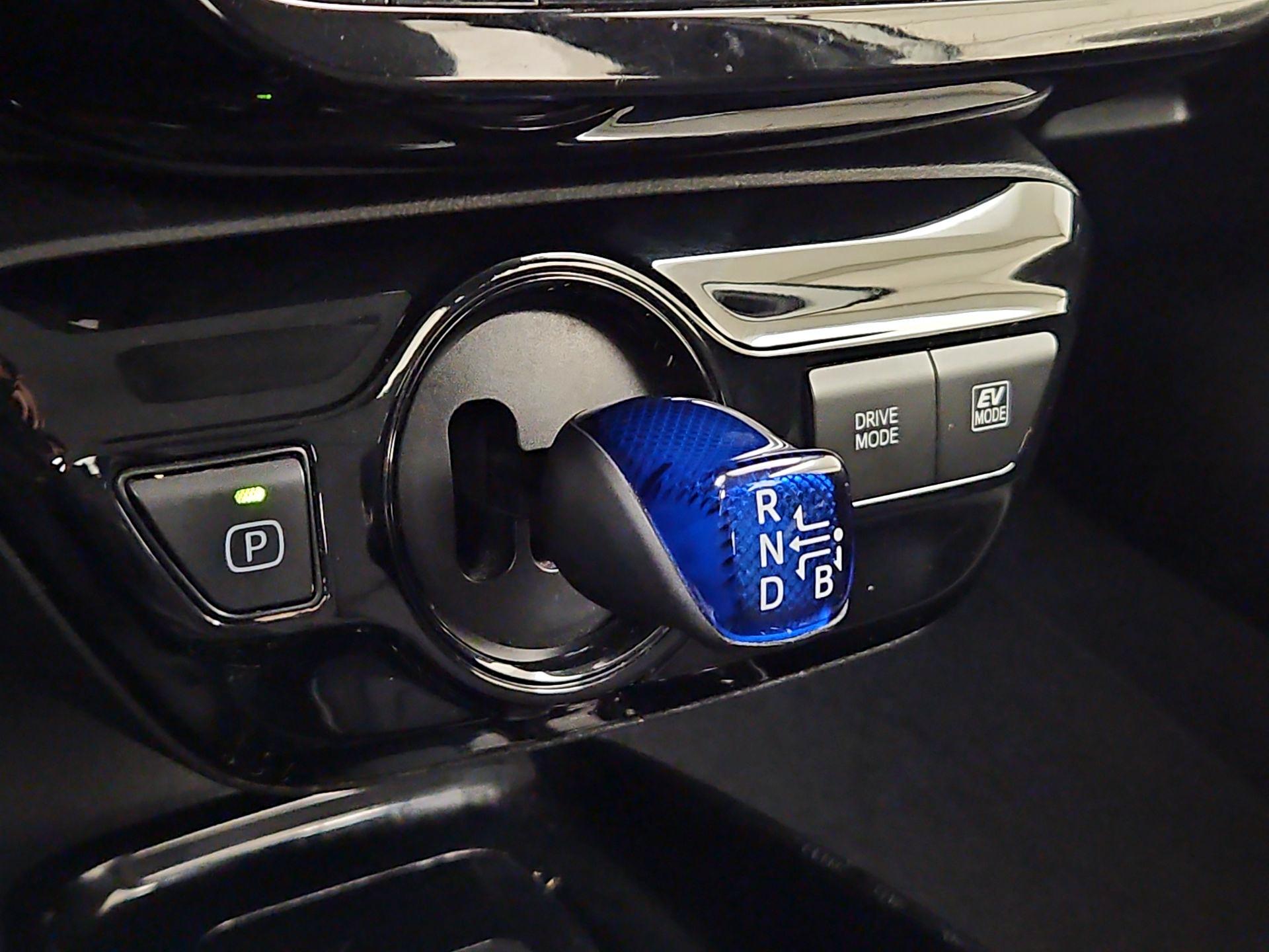 Thumbnail: 2022 Toyota Prius - 17