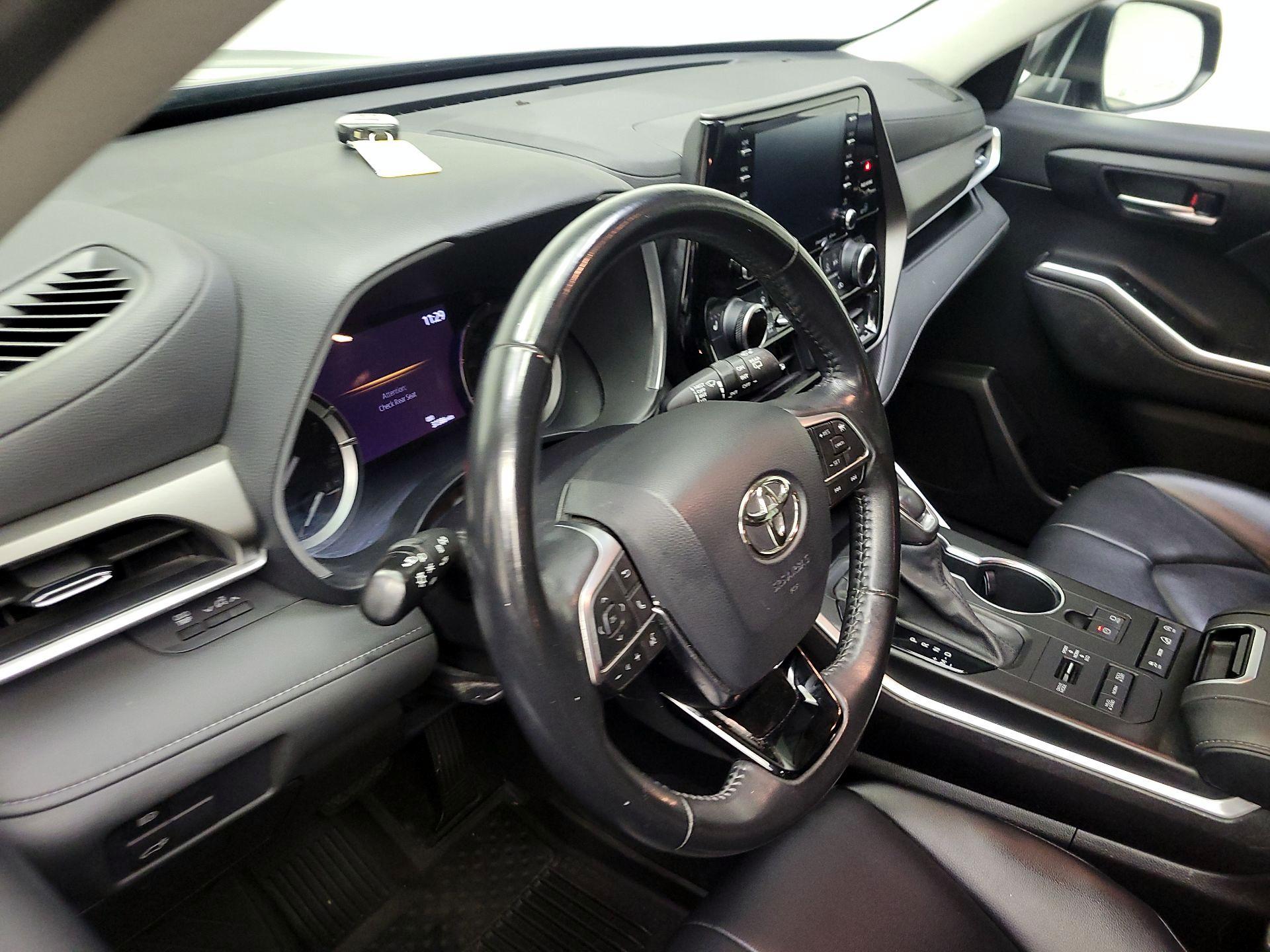 Thumbnail: 2021 Toyota Highlander - 9