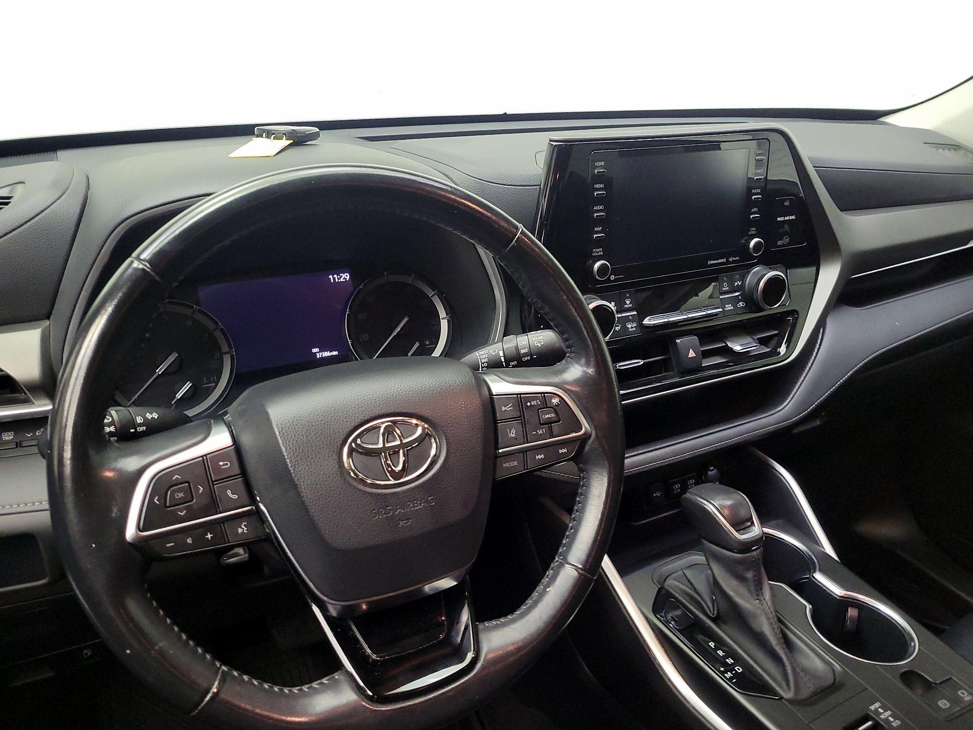 Thumbnail: 2021 Toyota Highlander - 10