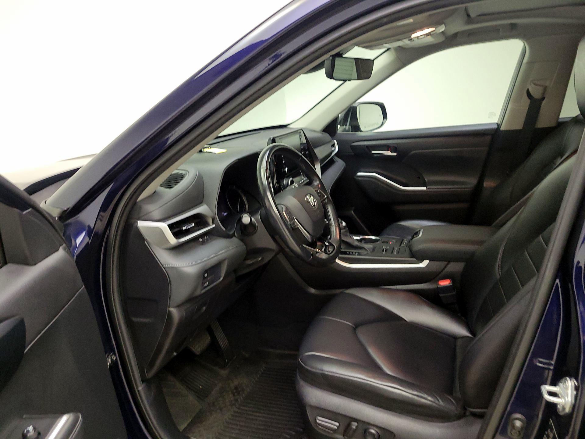 Thumbnail: 2021 Toyota Highlander - 11