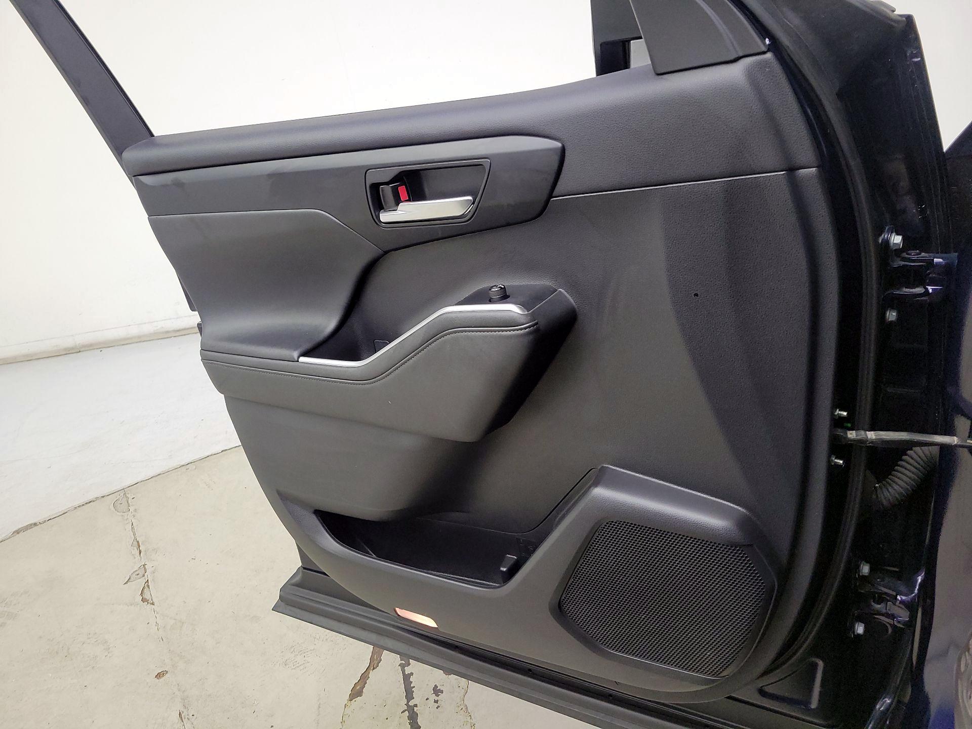 Thumbnail: 2021 Toyota Highlander - 12