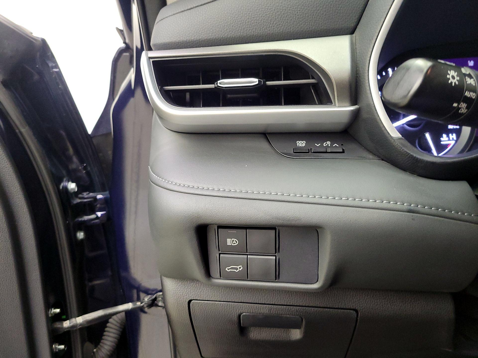 Thumbnail: 2021 Toyota Highlander - 13