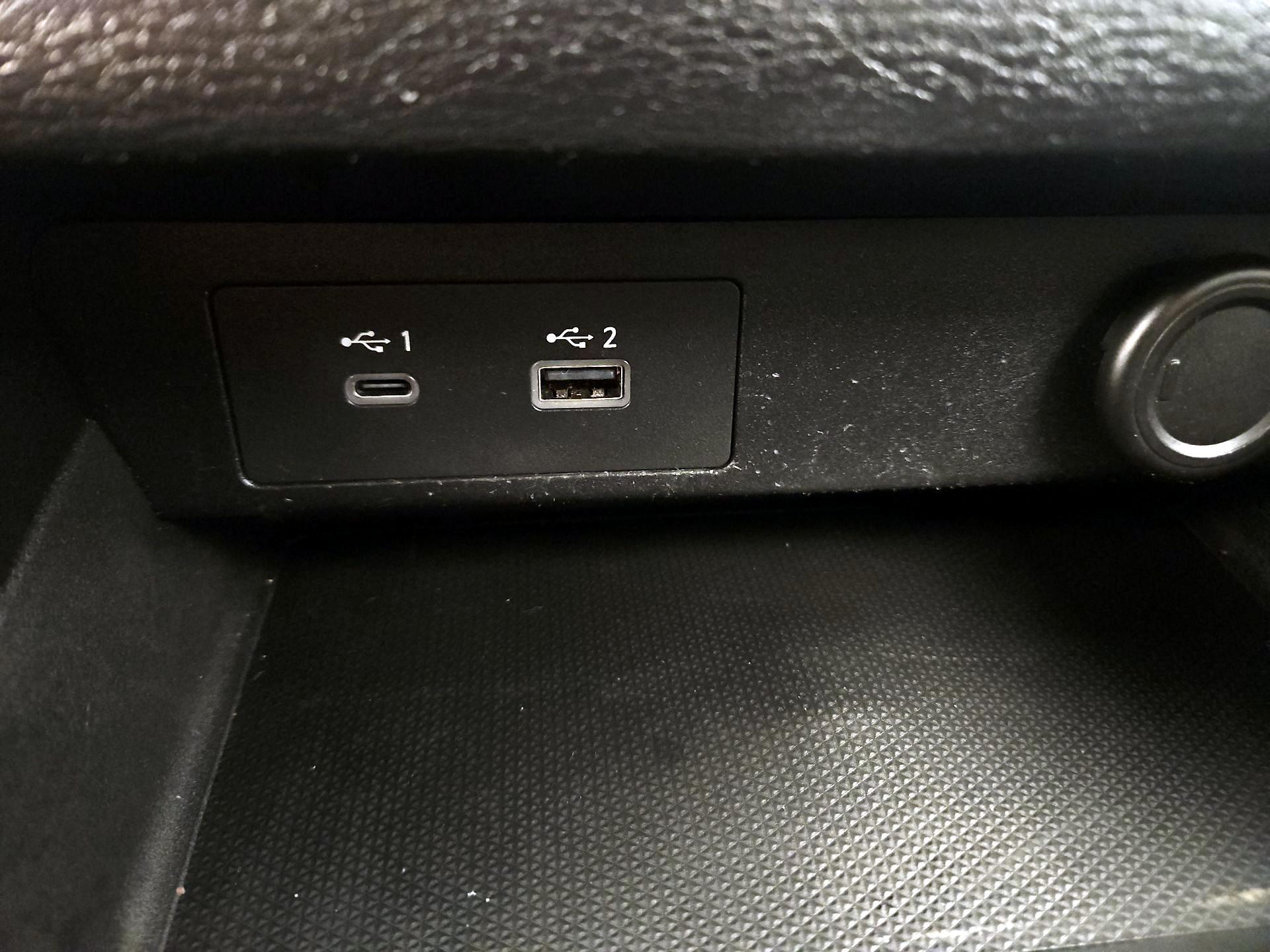 Thumbnail: 2022 Mitsubishi Outlander - 18