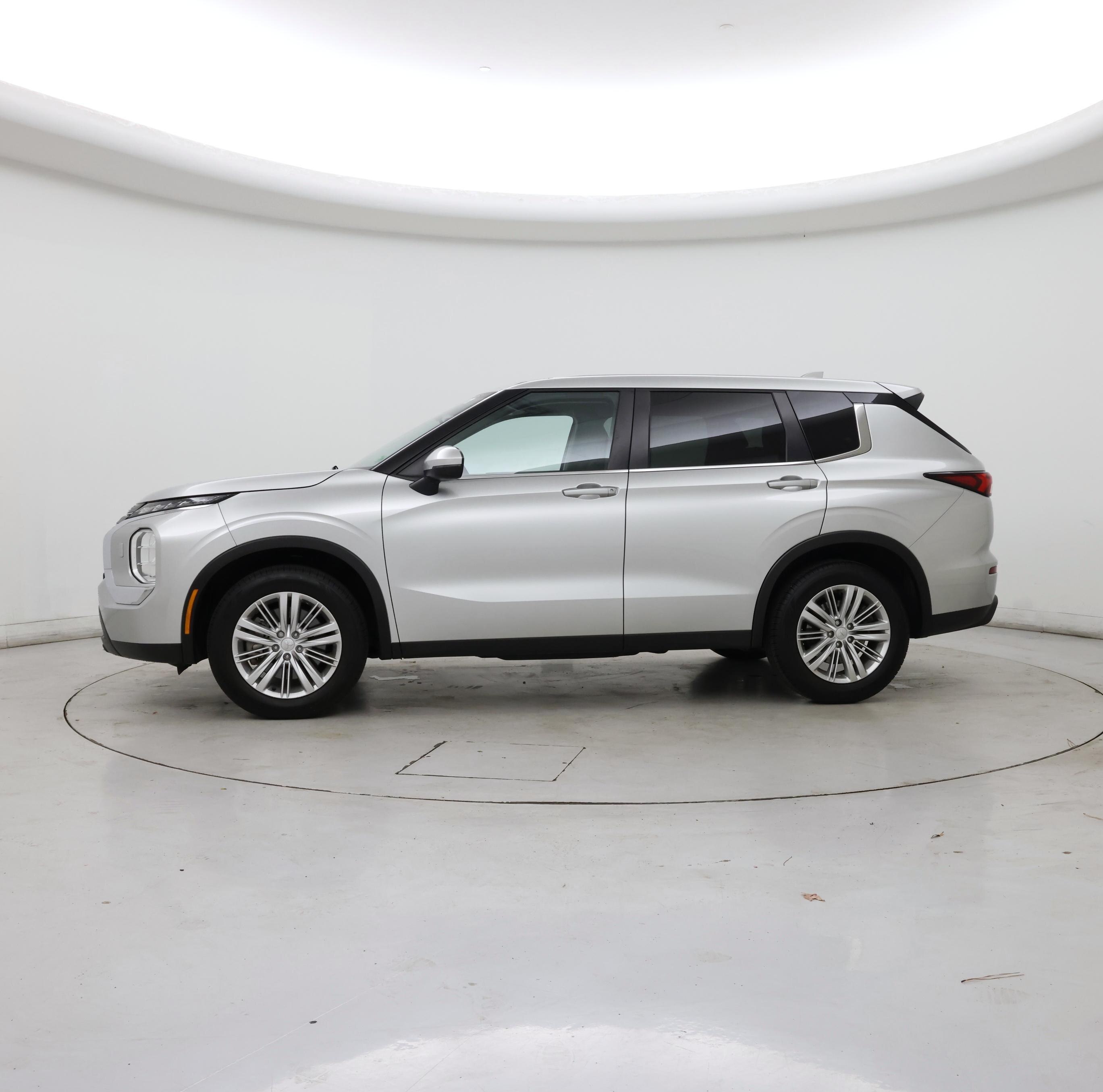 Thumbnail: 2022 Mitsubishi Outlander - 3