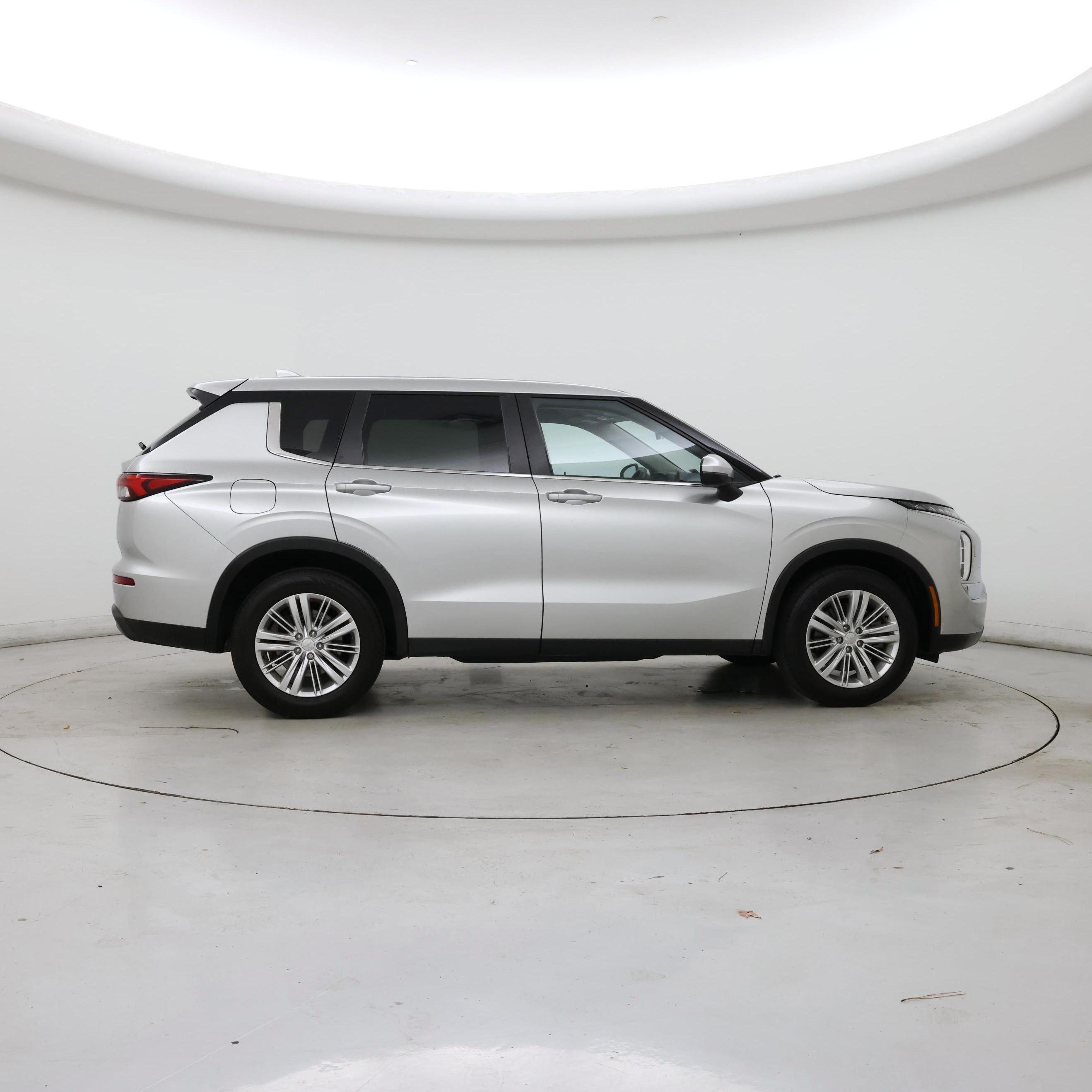 Thumbnail: 2022 Mitsubishi Outlander - 7