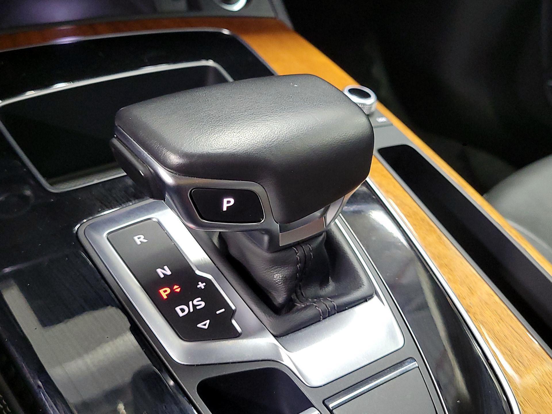 Thumbnail: 2022 Audi Q5 - 17