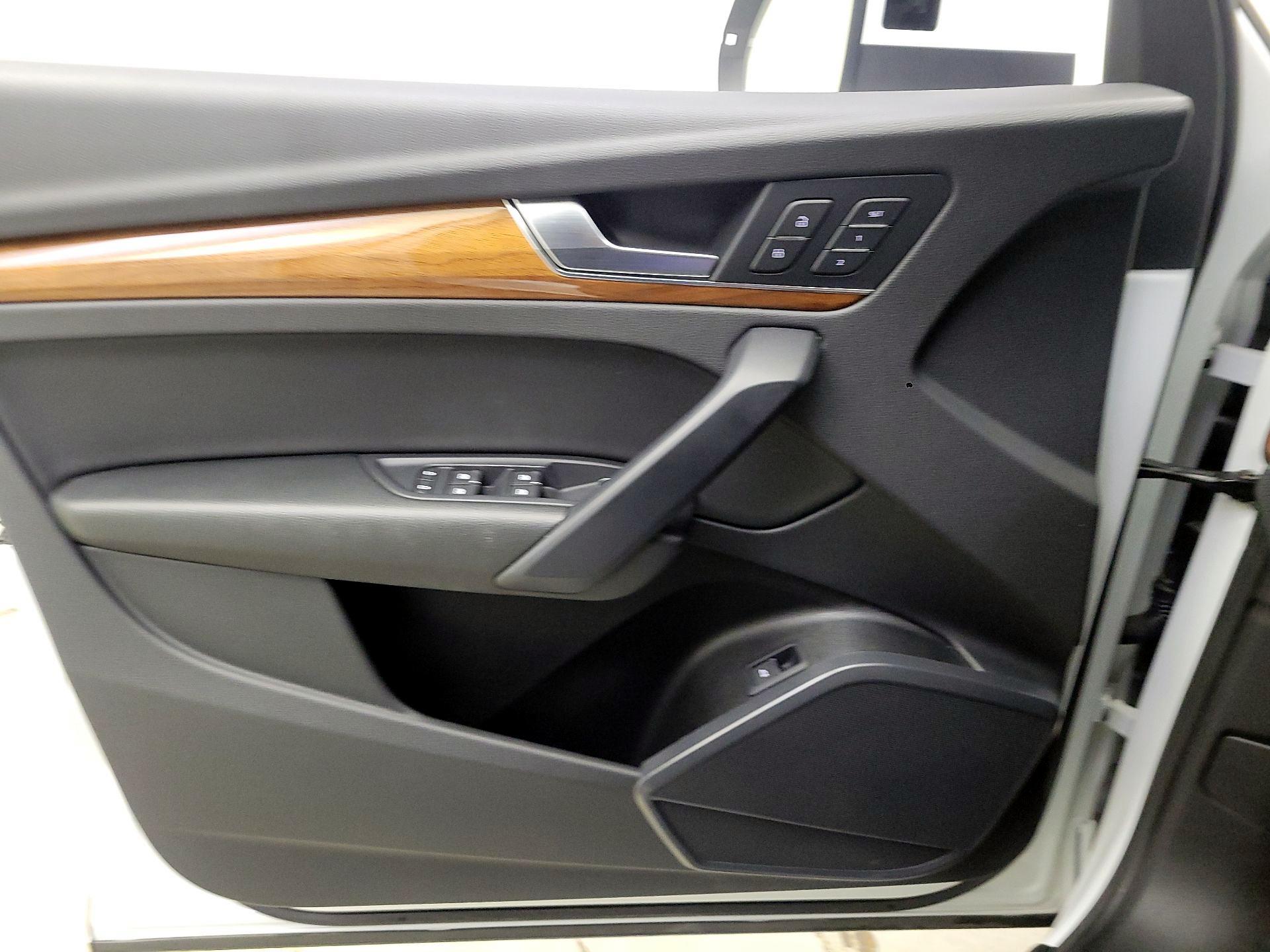 Thumbnail: 2023 Audi Q5 - 12