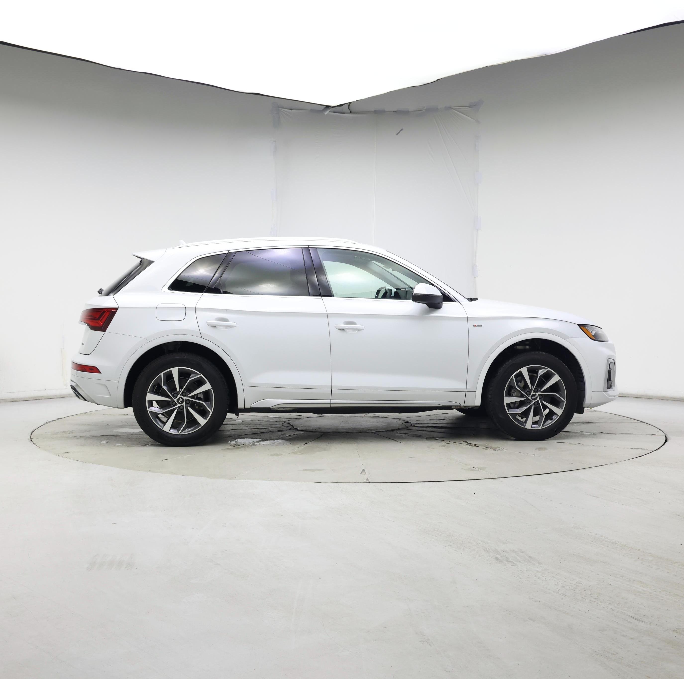 Thumbnail: 2023 Audi Q5 - 7