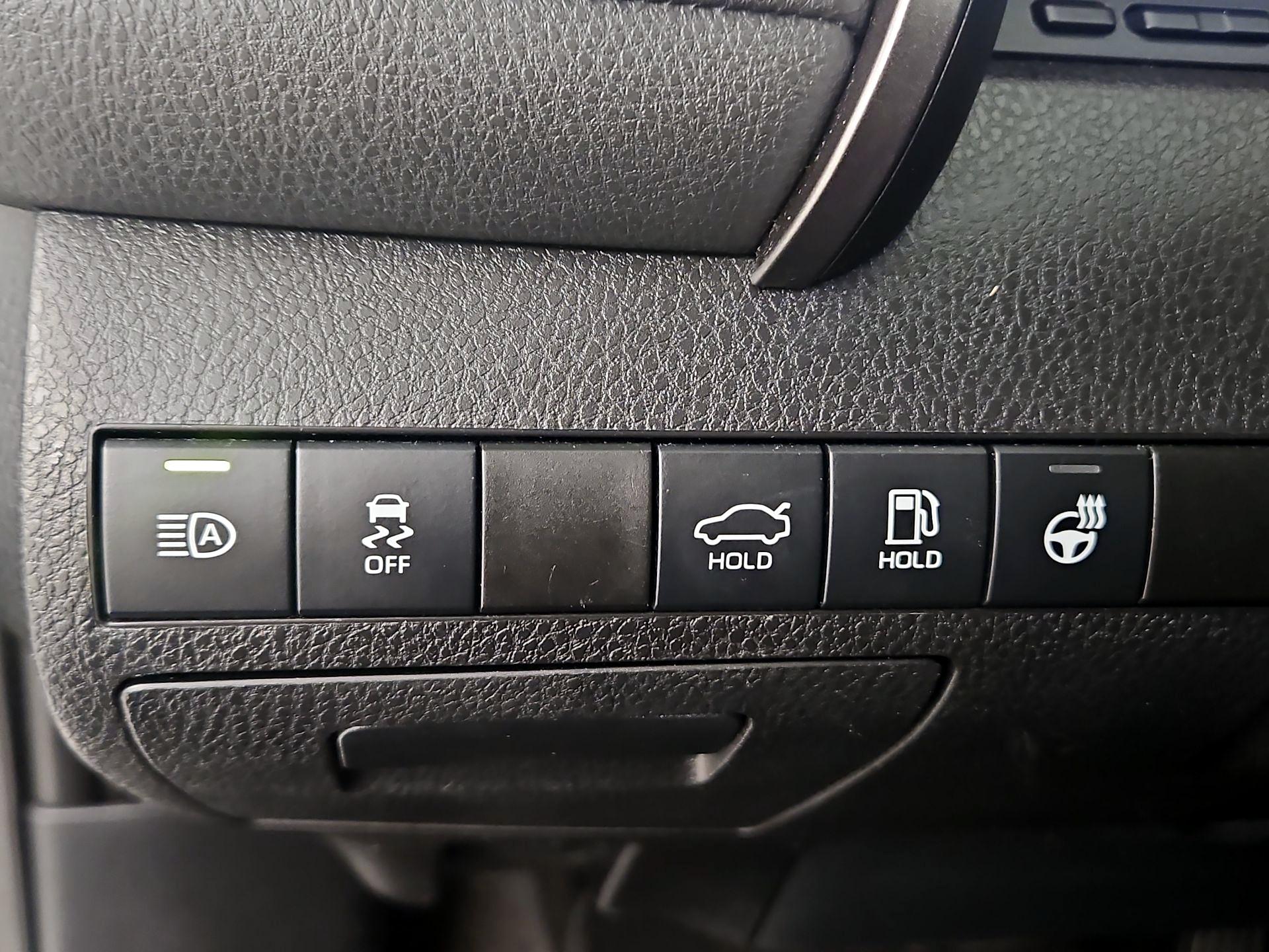 Thumbnail: 2022 Toyota Camry - 13