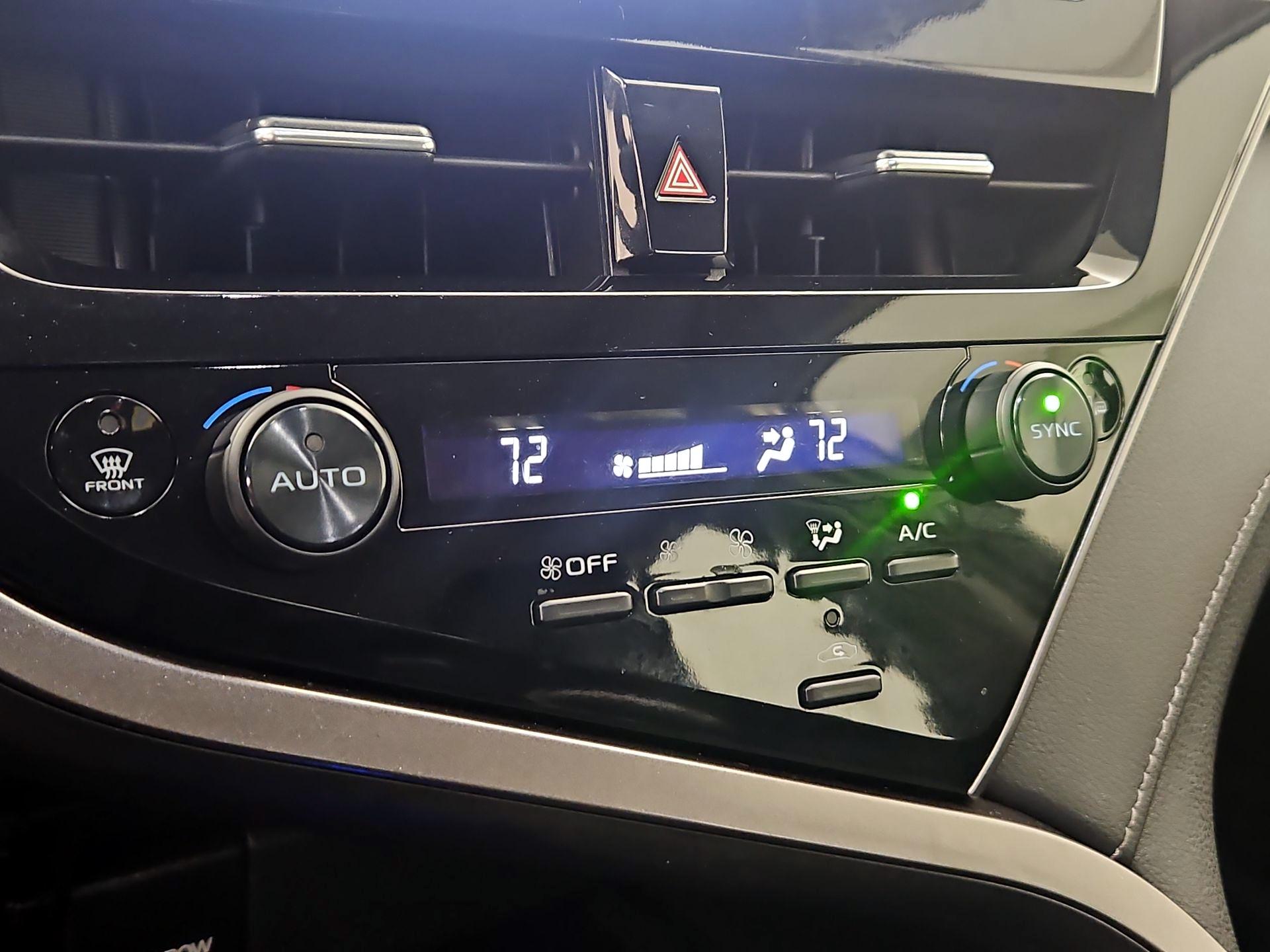 Thumbnail: 2022 Toyota Camry - 16