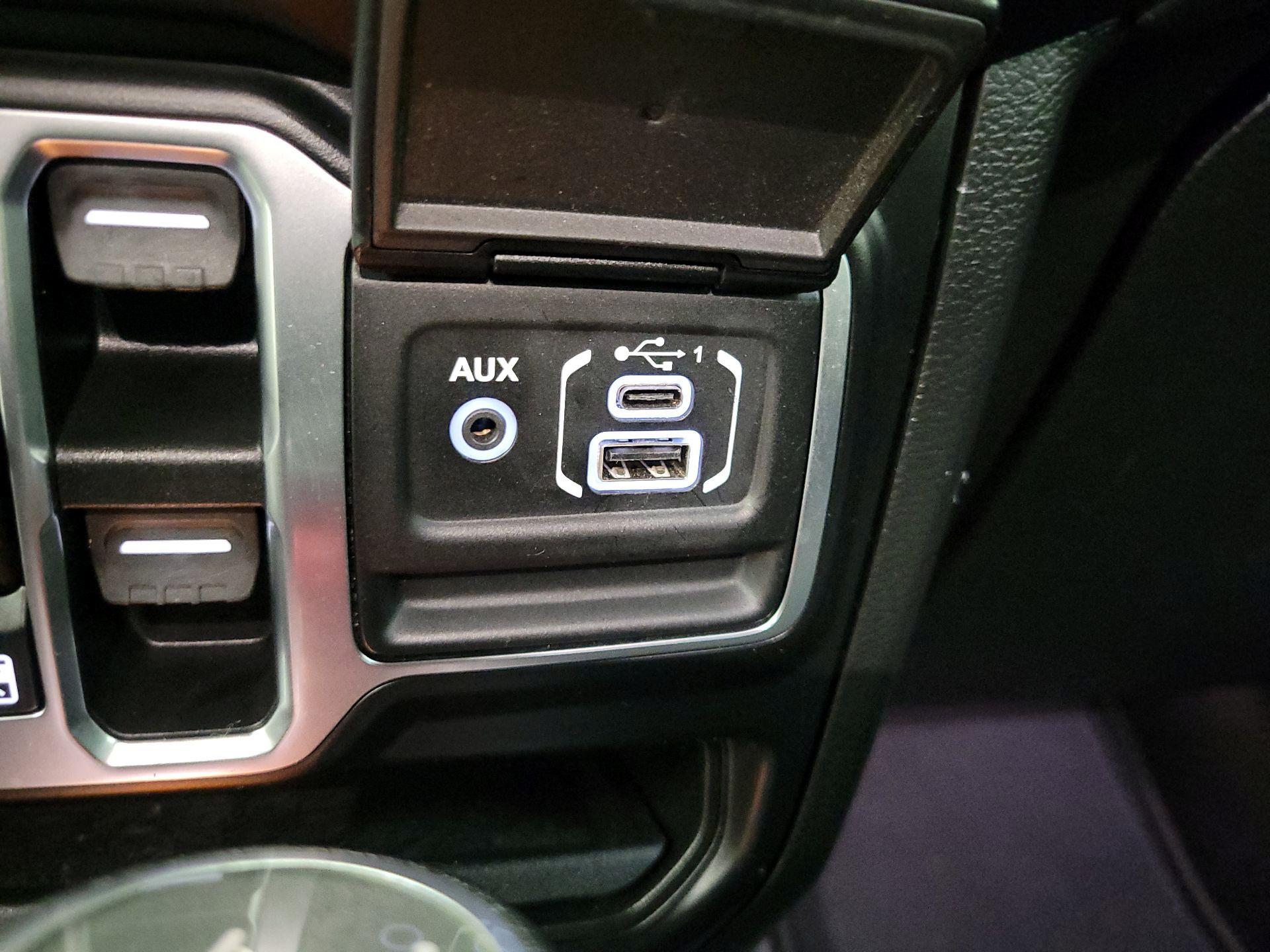 Thumbnail: 2021 Jeep Wrangler - 18