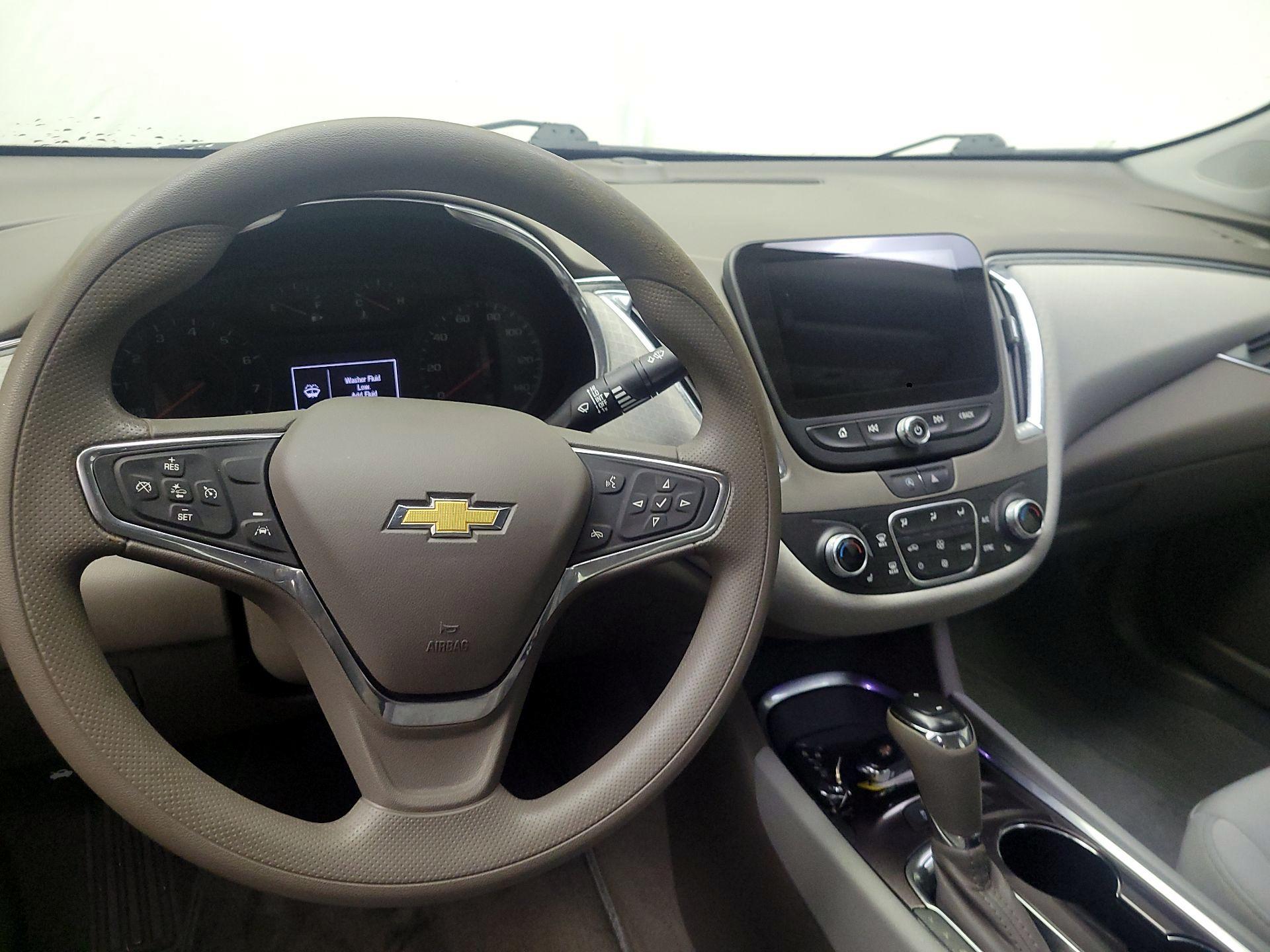 Thumbnail: 2020 Chevrolet Malibu - 10