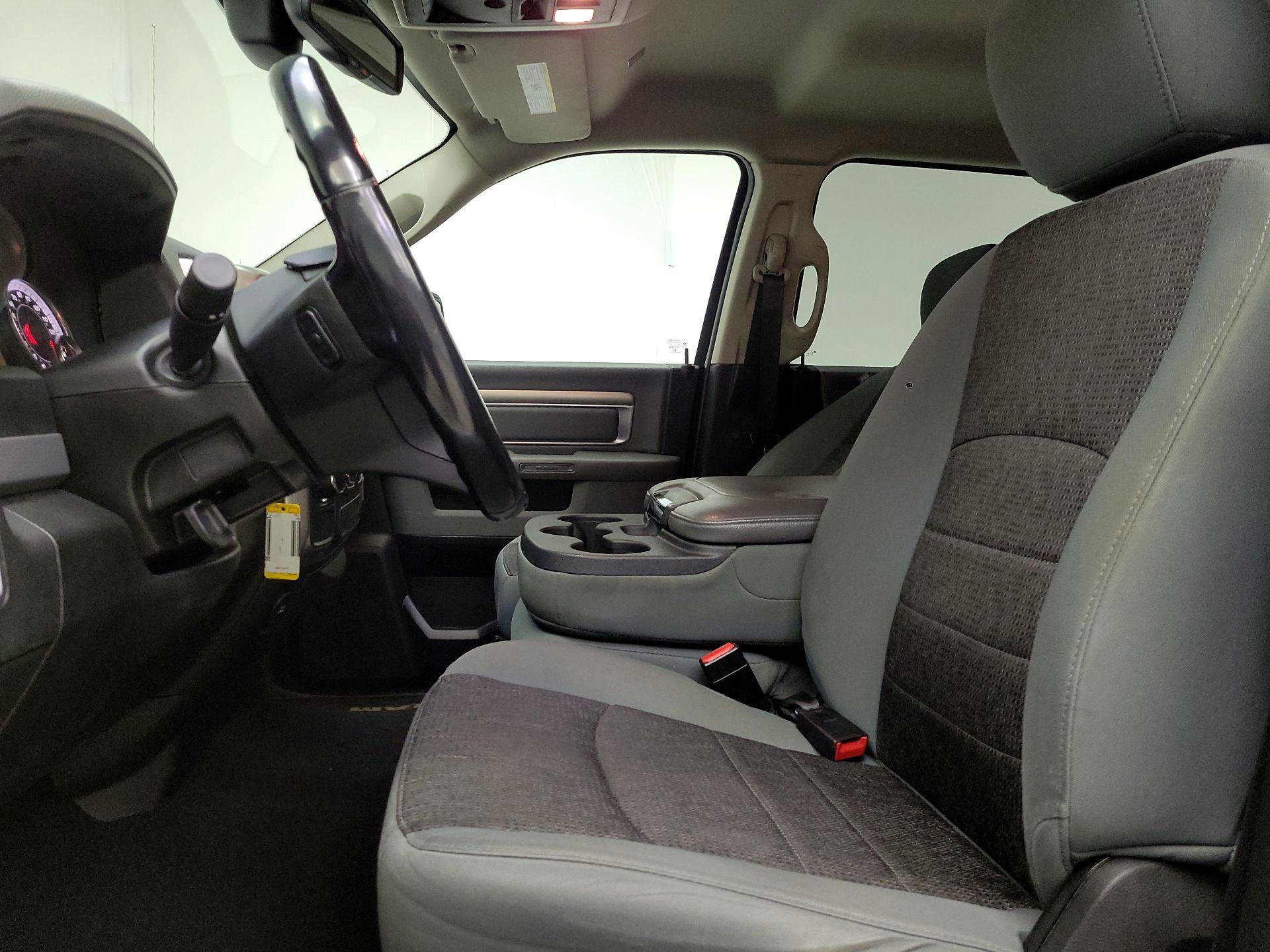 Thumbnail: 2019 RAM 1500 Classic - 11