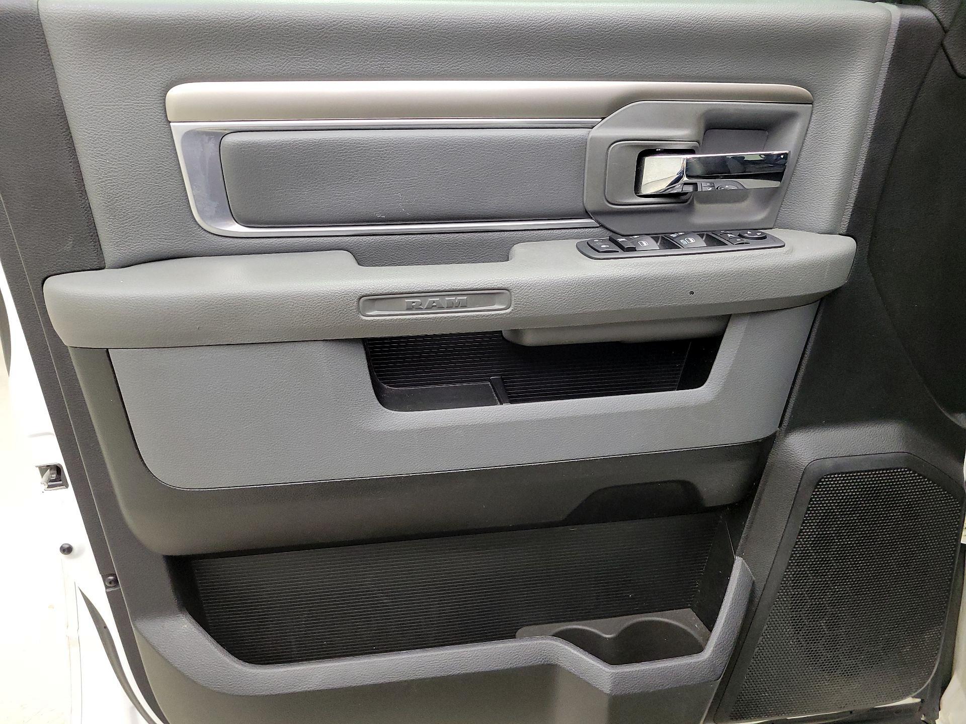 Thumbnail: 2019 RAM 1500 Classic - 12
