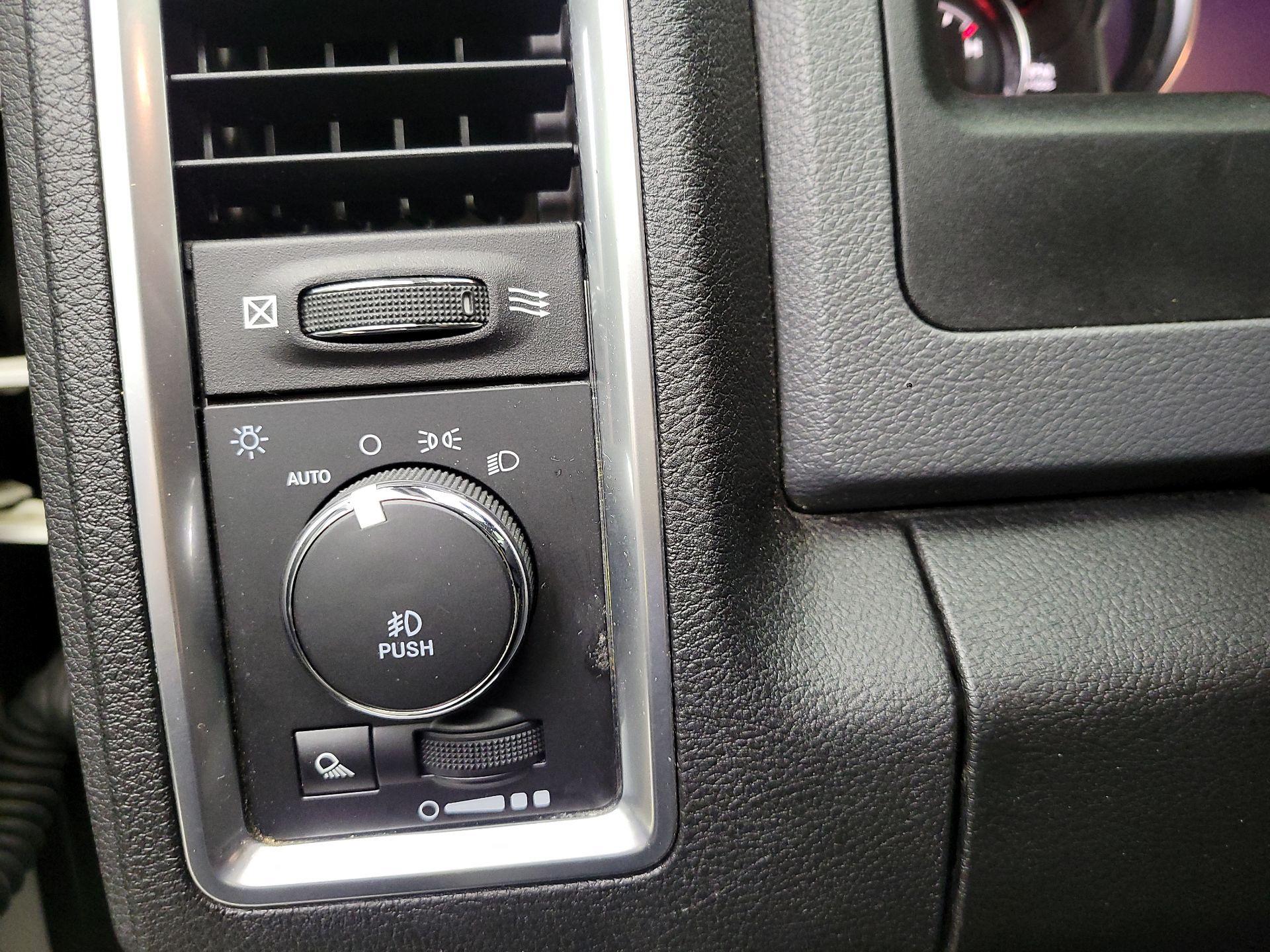 Thumbnail: 2019 RAM 1500 Classic - 13