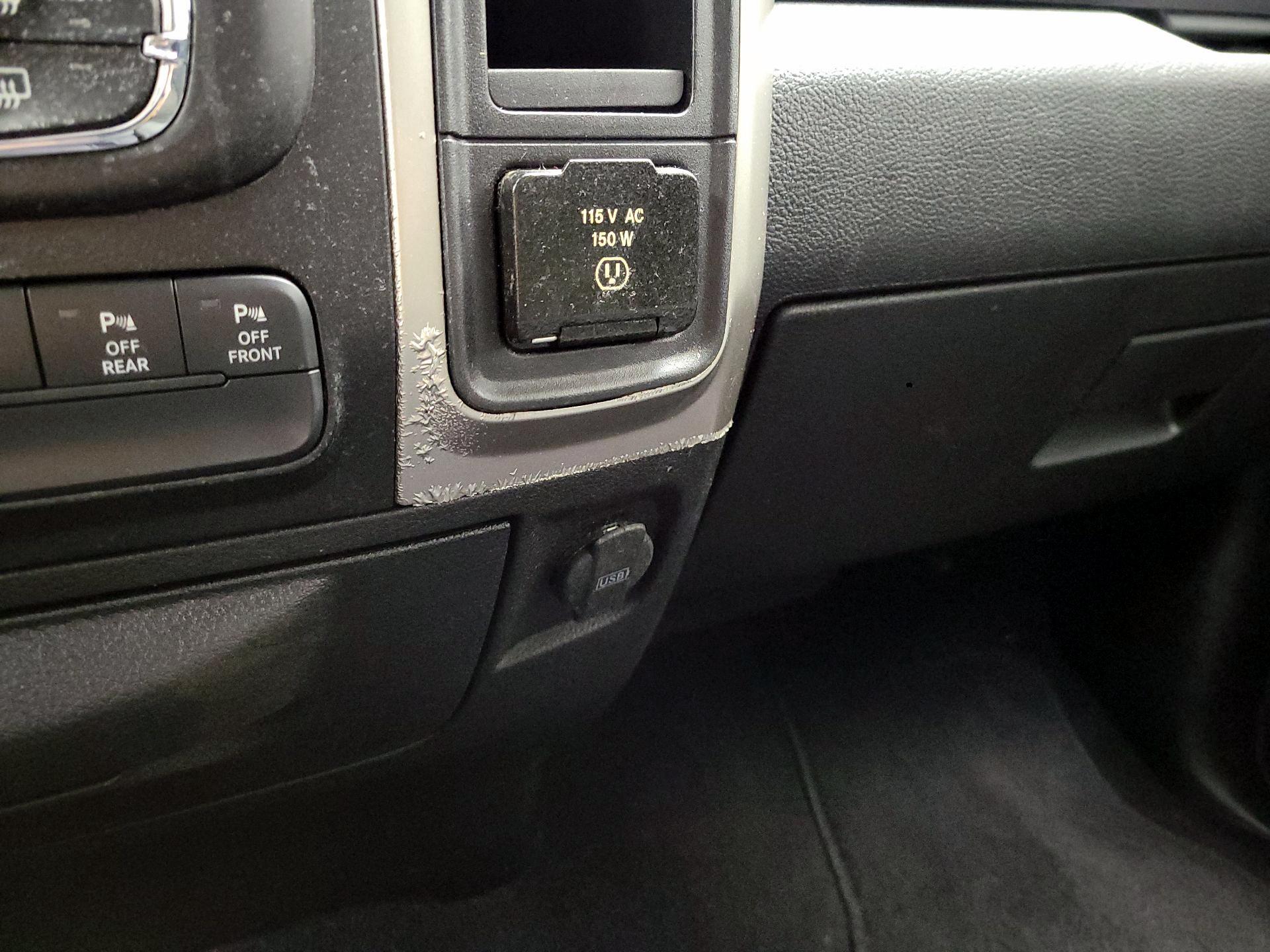 Thumbnail: 2019 RAM 1500 Classic - 18