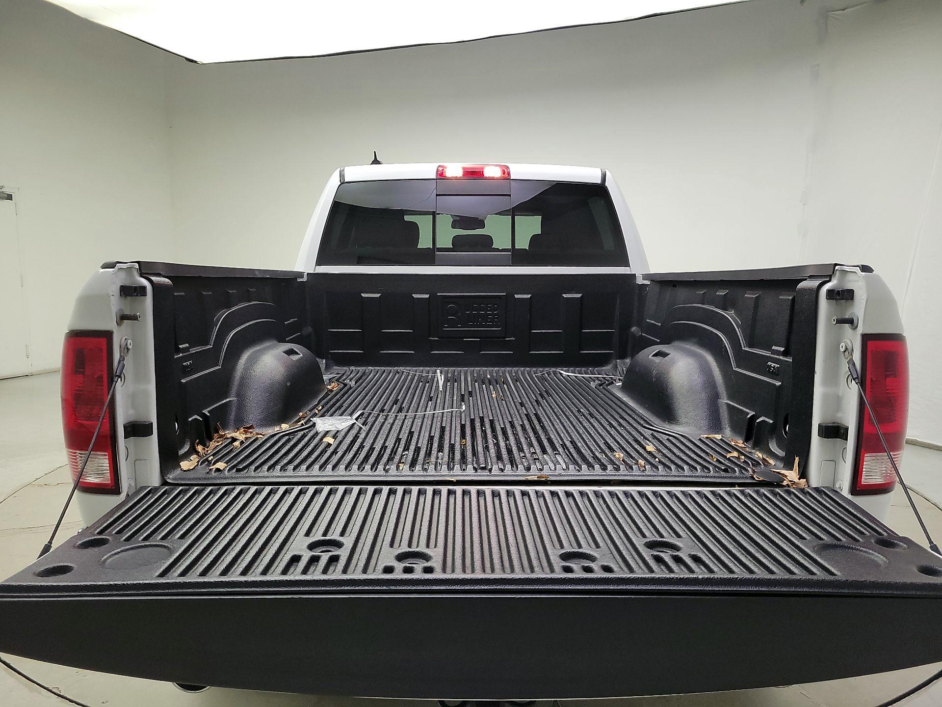 Thumbnail: 2019 RAM 1500 Classic - 20