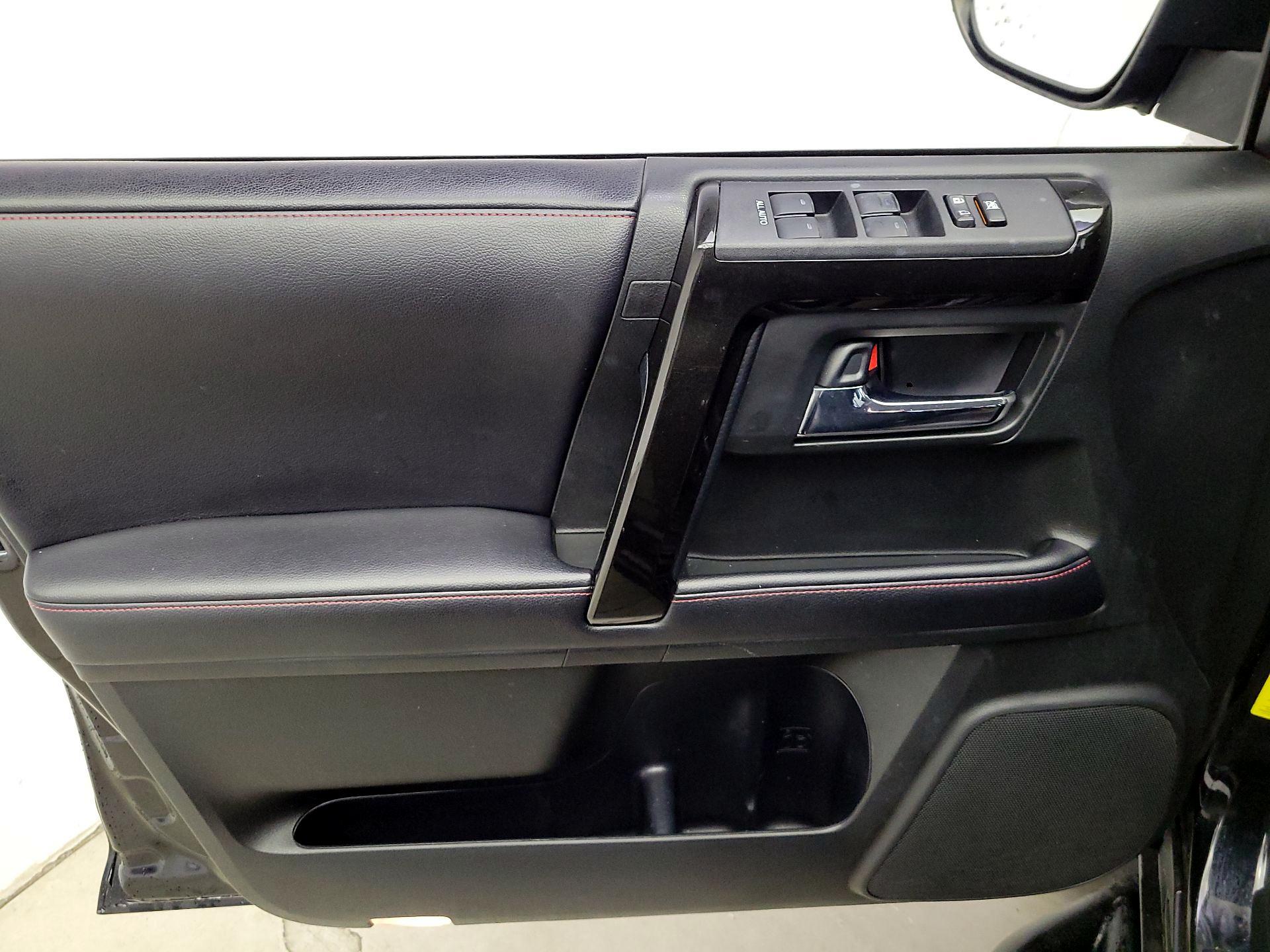 Thumbnail: 2019 Toyota 4Runner - 12