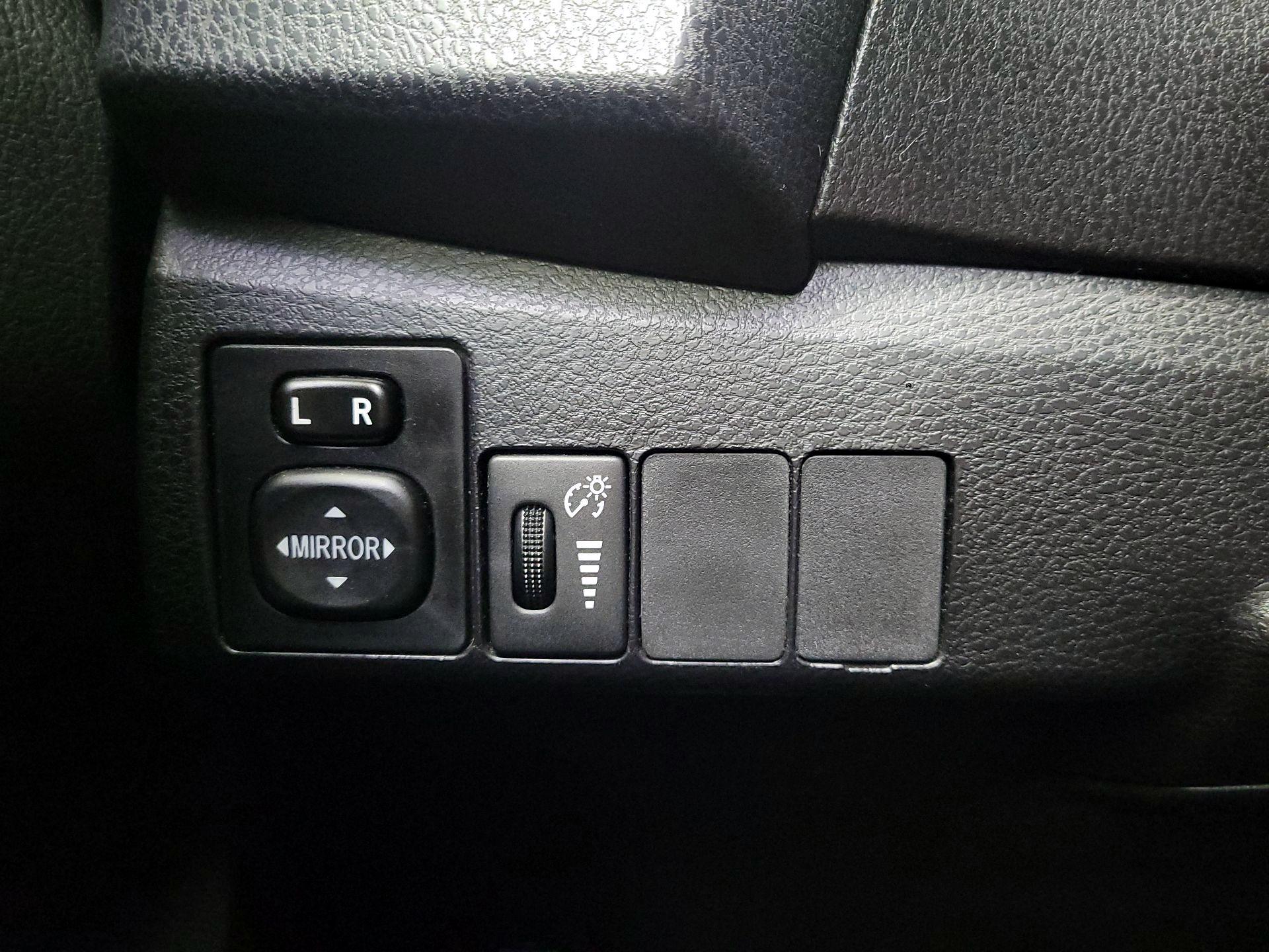 Thumbnail: 2014 Toyota Corolla - 13