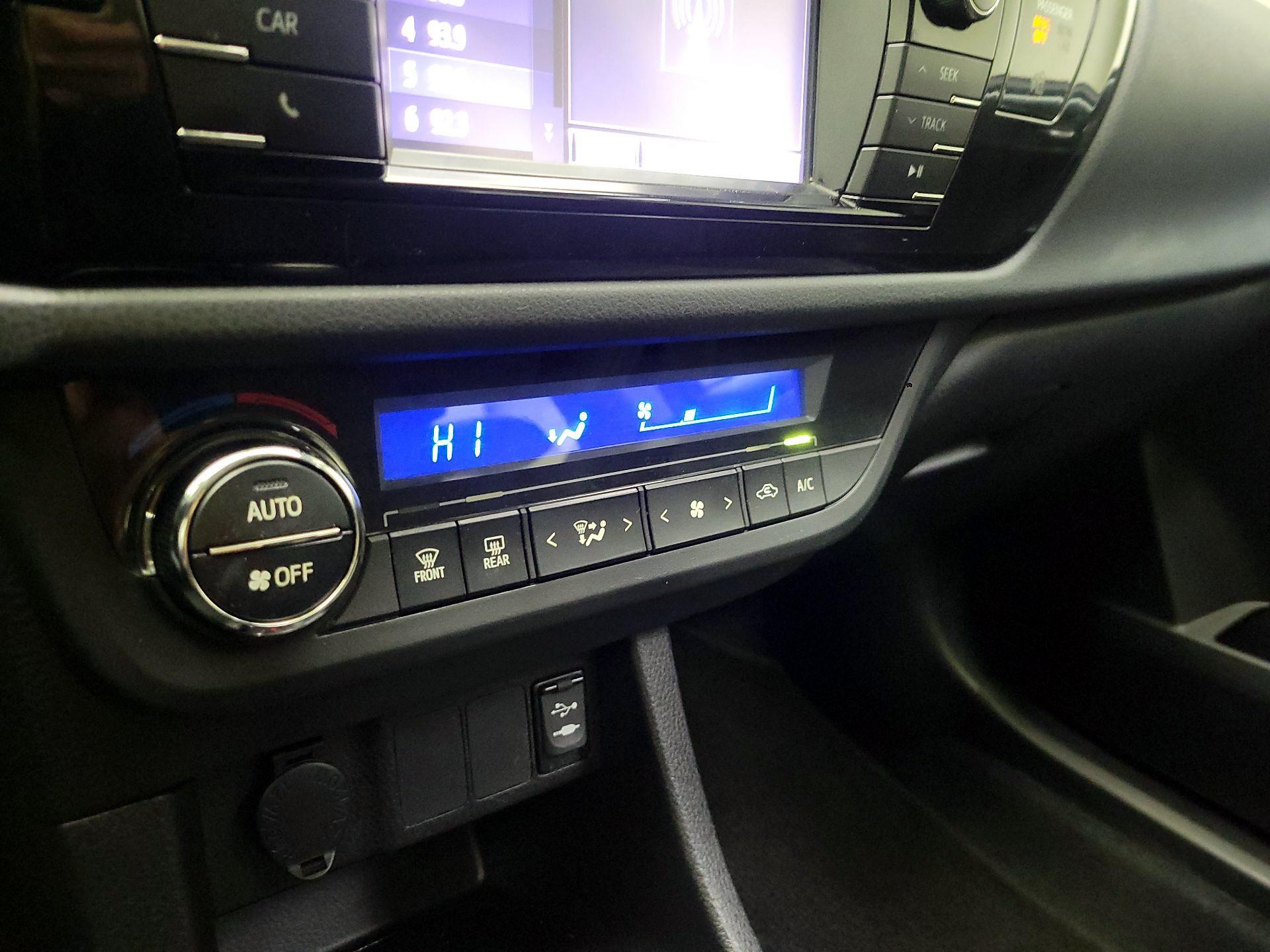 Thumbnail: 2014 Toyota Corolla - 16