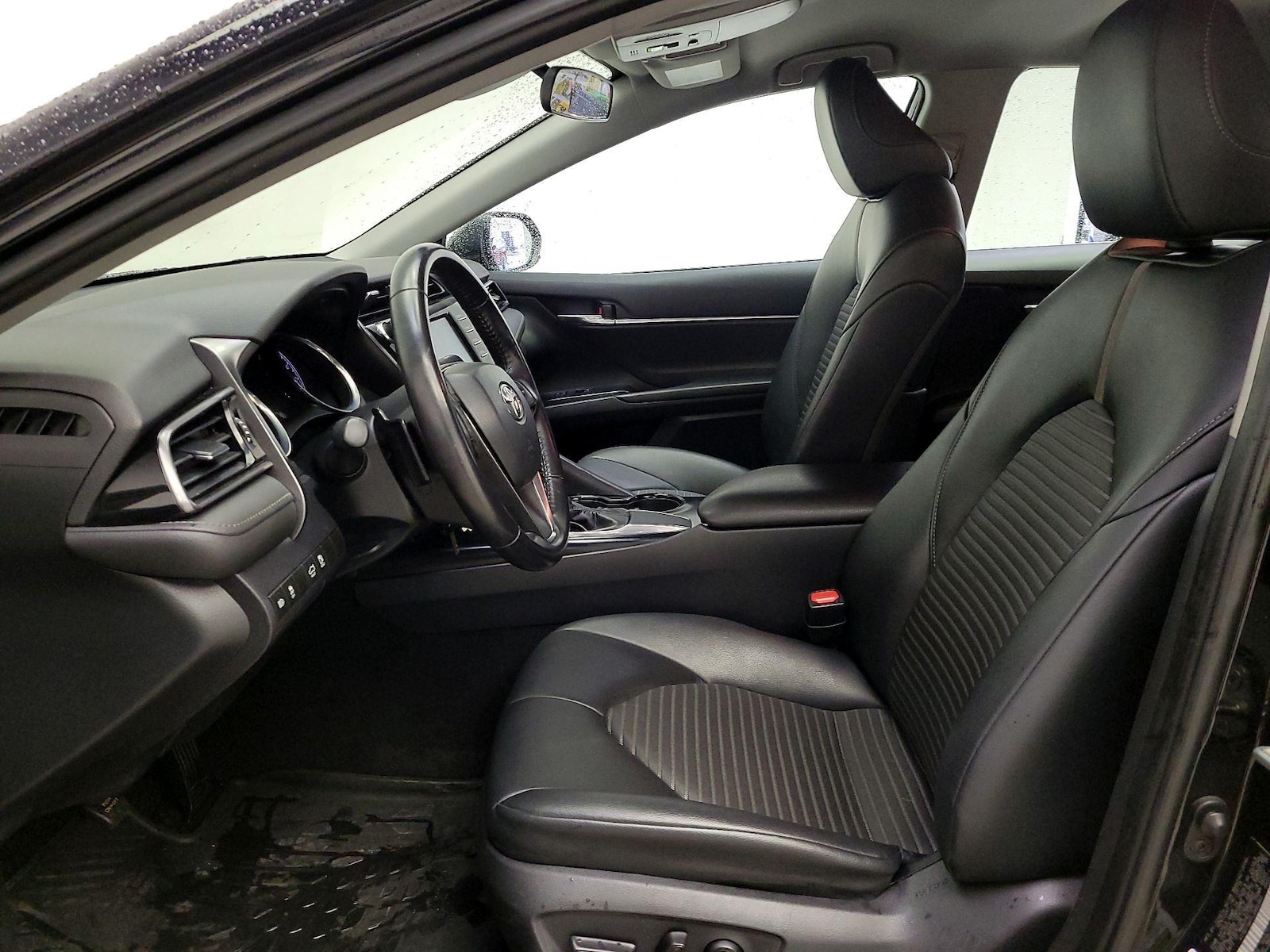 2020 Toyota Camry SE - Photo 12