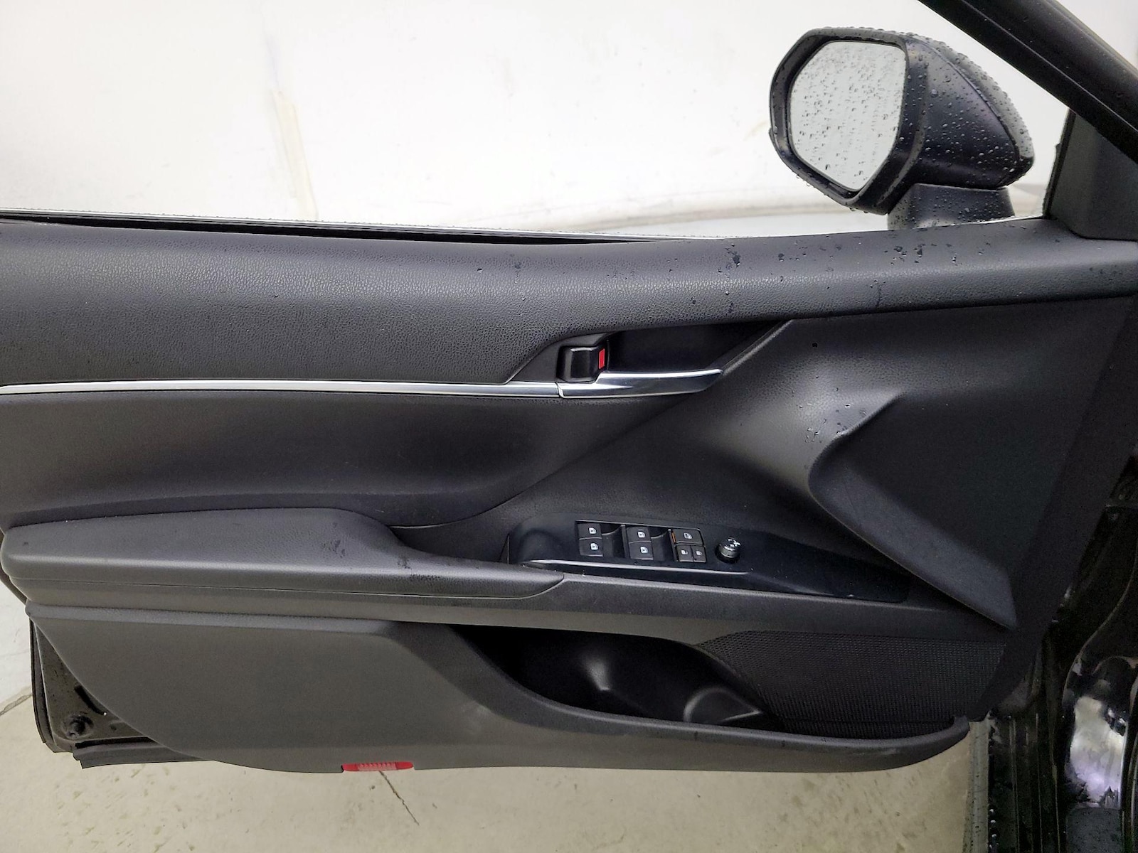 2020 Toyota Camry SE - Photo 13