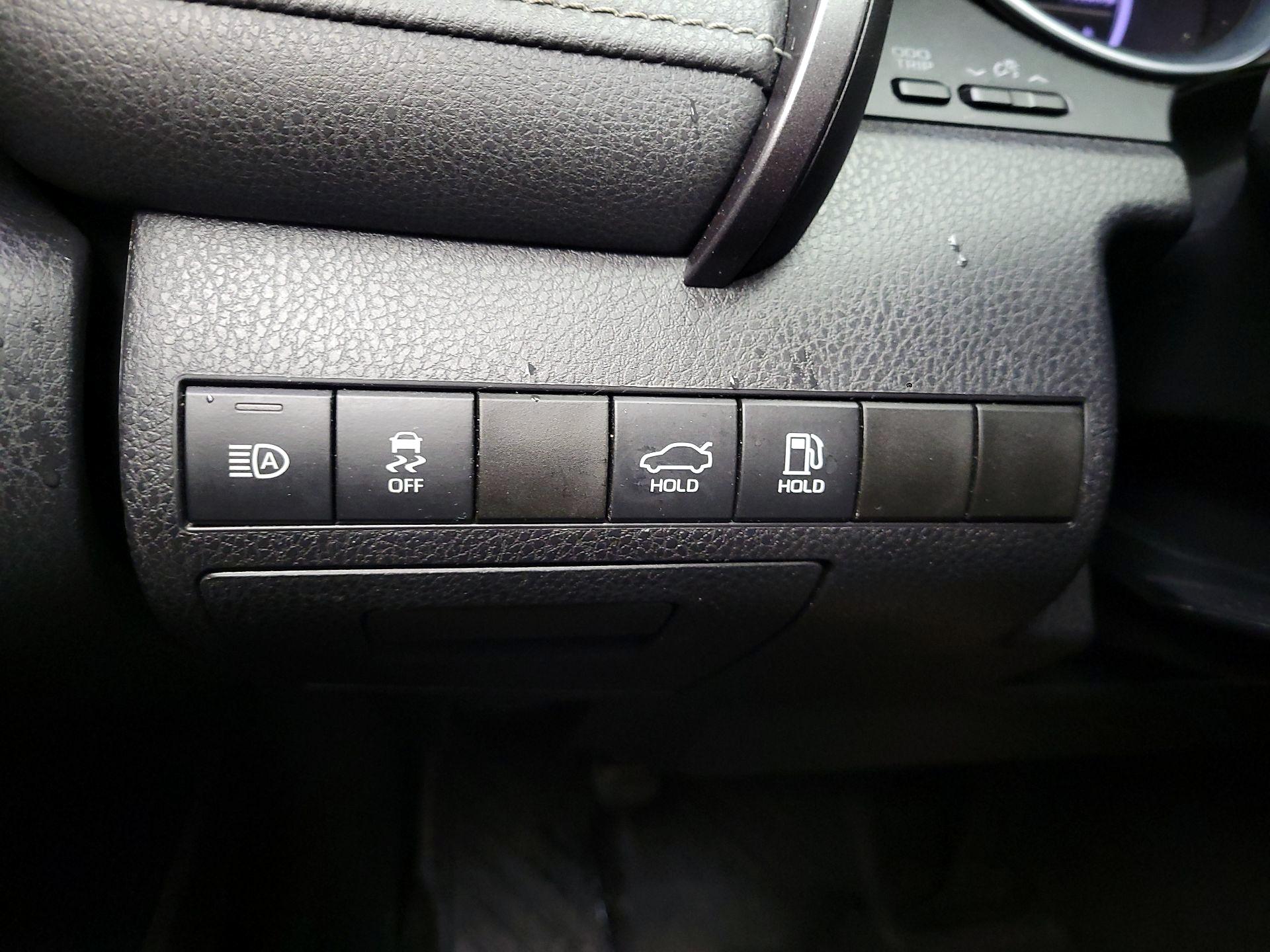 Thumbnail: 2020 Toyota Camry - 13